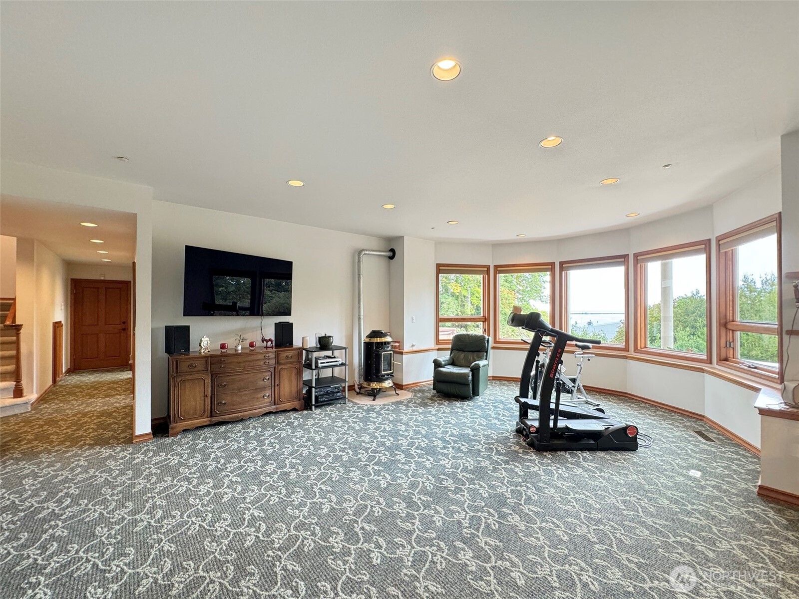 706 W 4th Street Property Photo 32