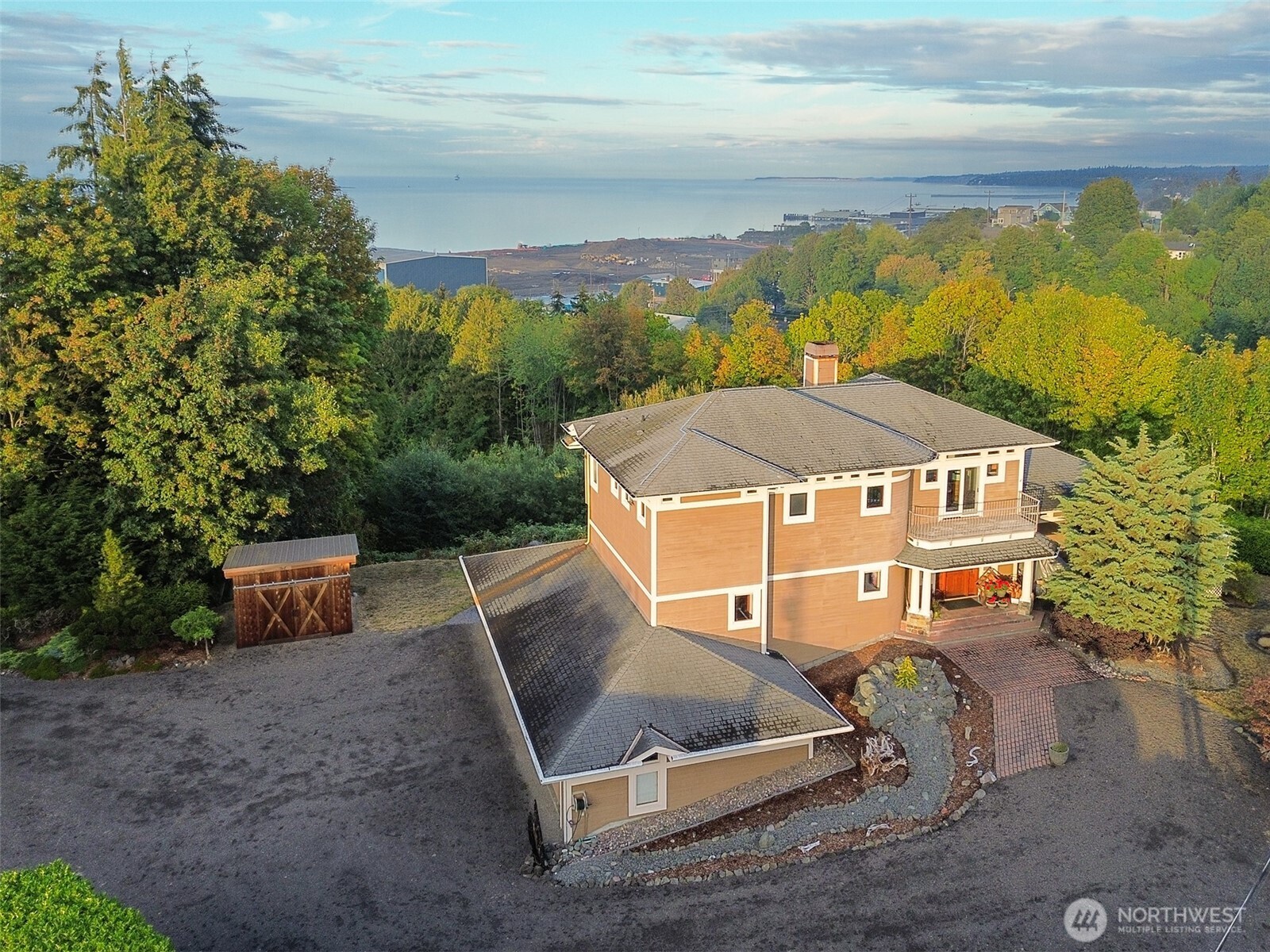 706 W 4th Street Property Photo 39