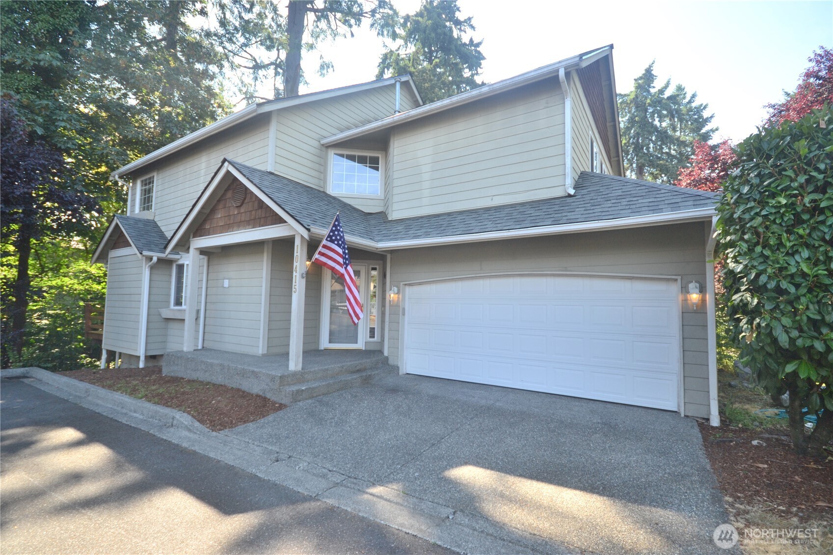 10415 Whitman Avenue Property Photo 1