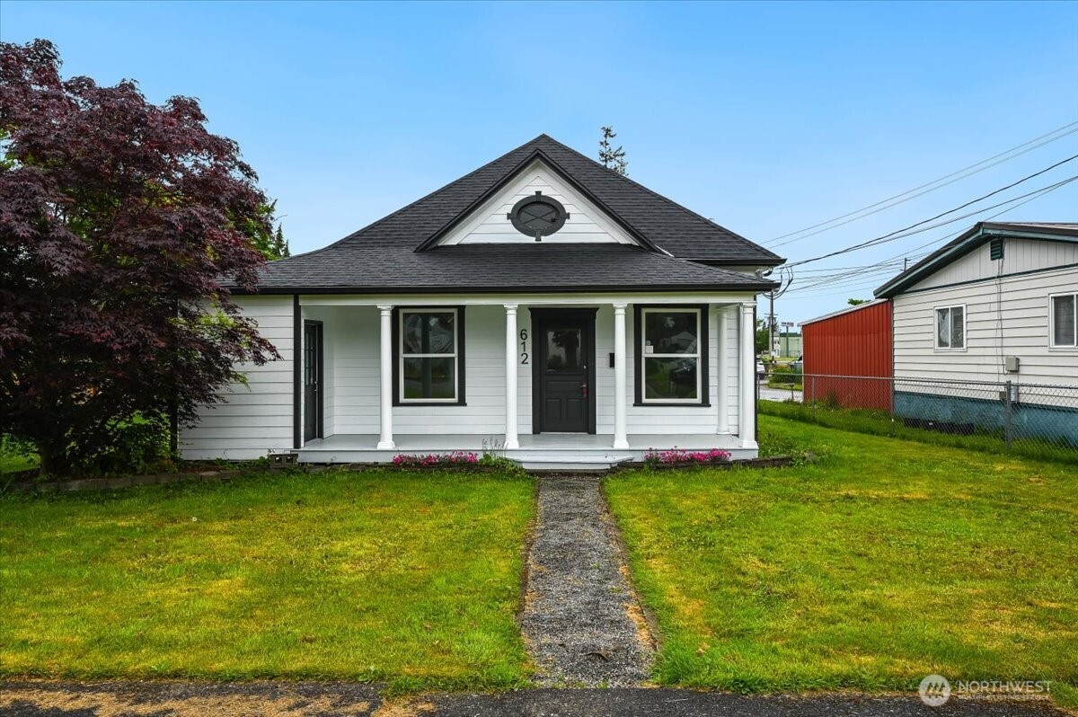 612 Puget Street Property Photo