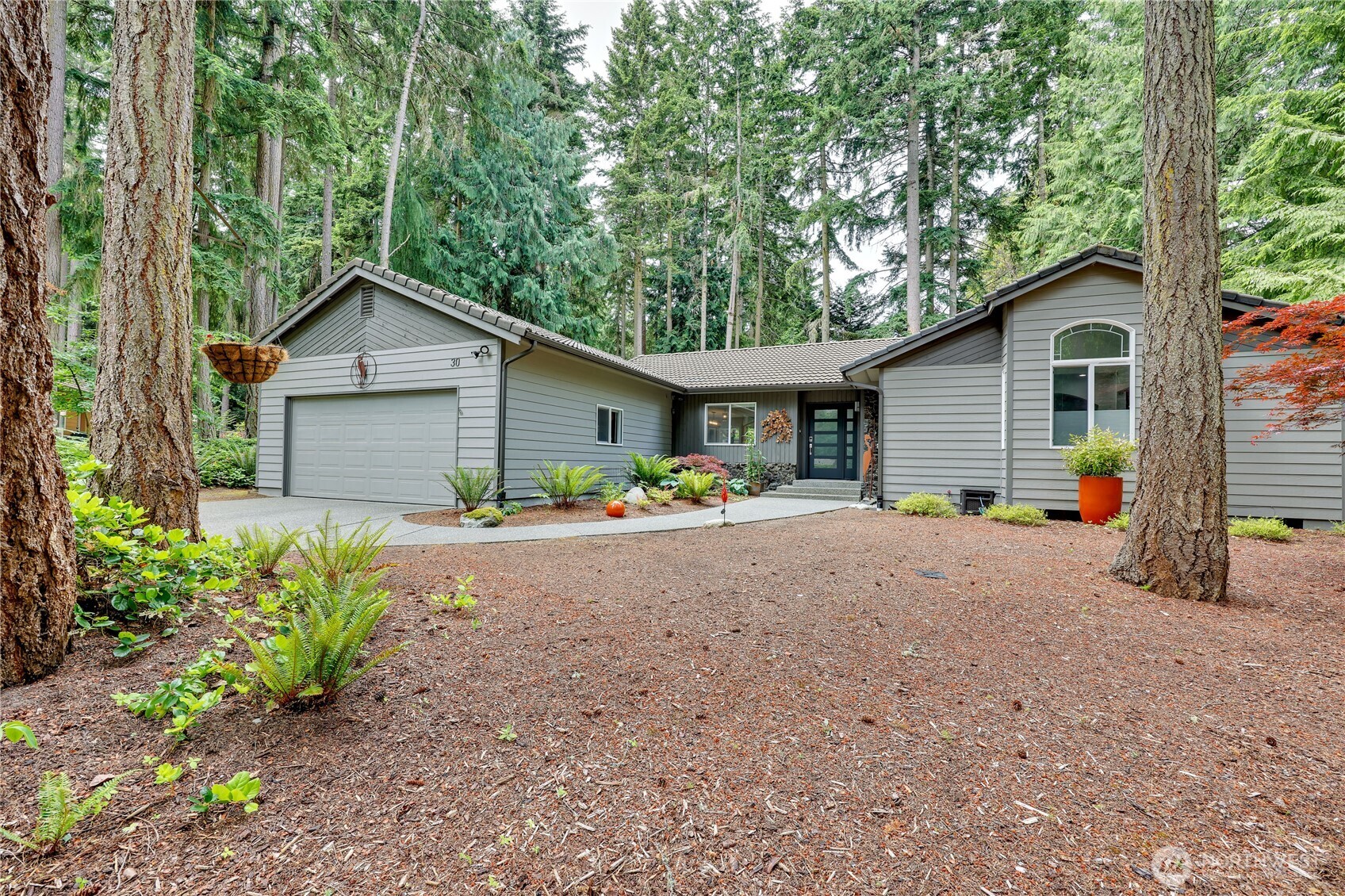 30 Hemlock Court Property Photo 2