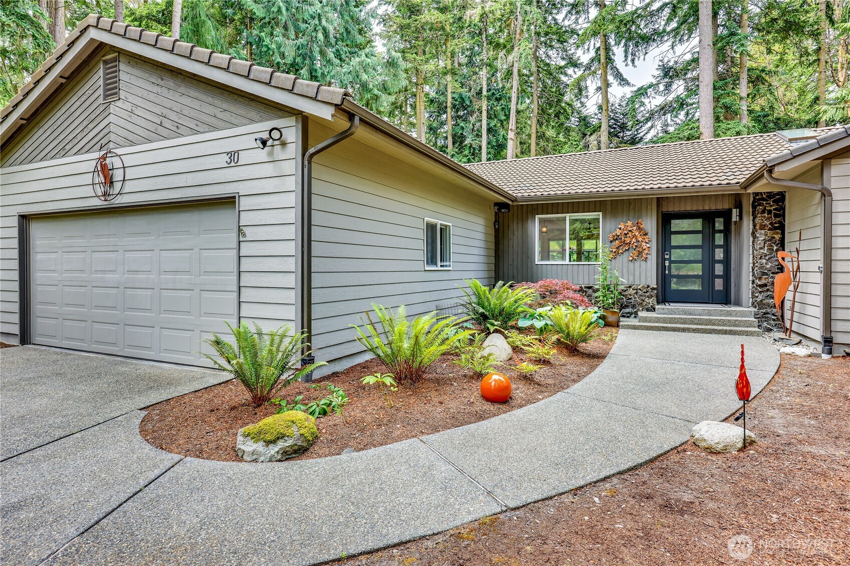 30 Hemlock Court Property Photo 3