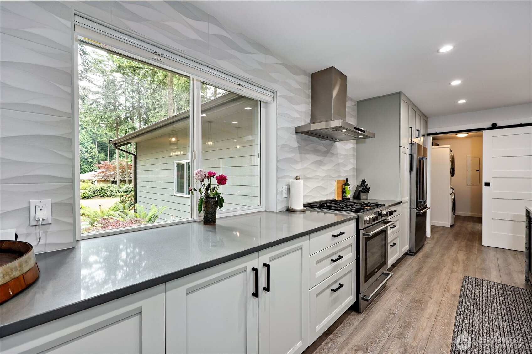 30 Hemlock Court Property Photo 8
