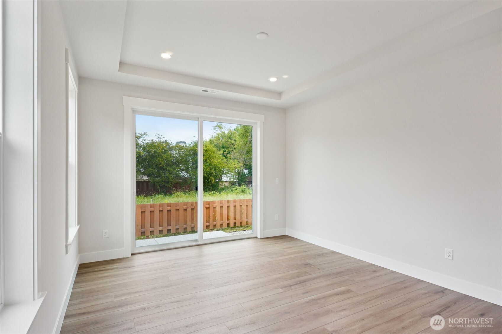 527 Thompson Drive Property Photo 9