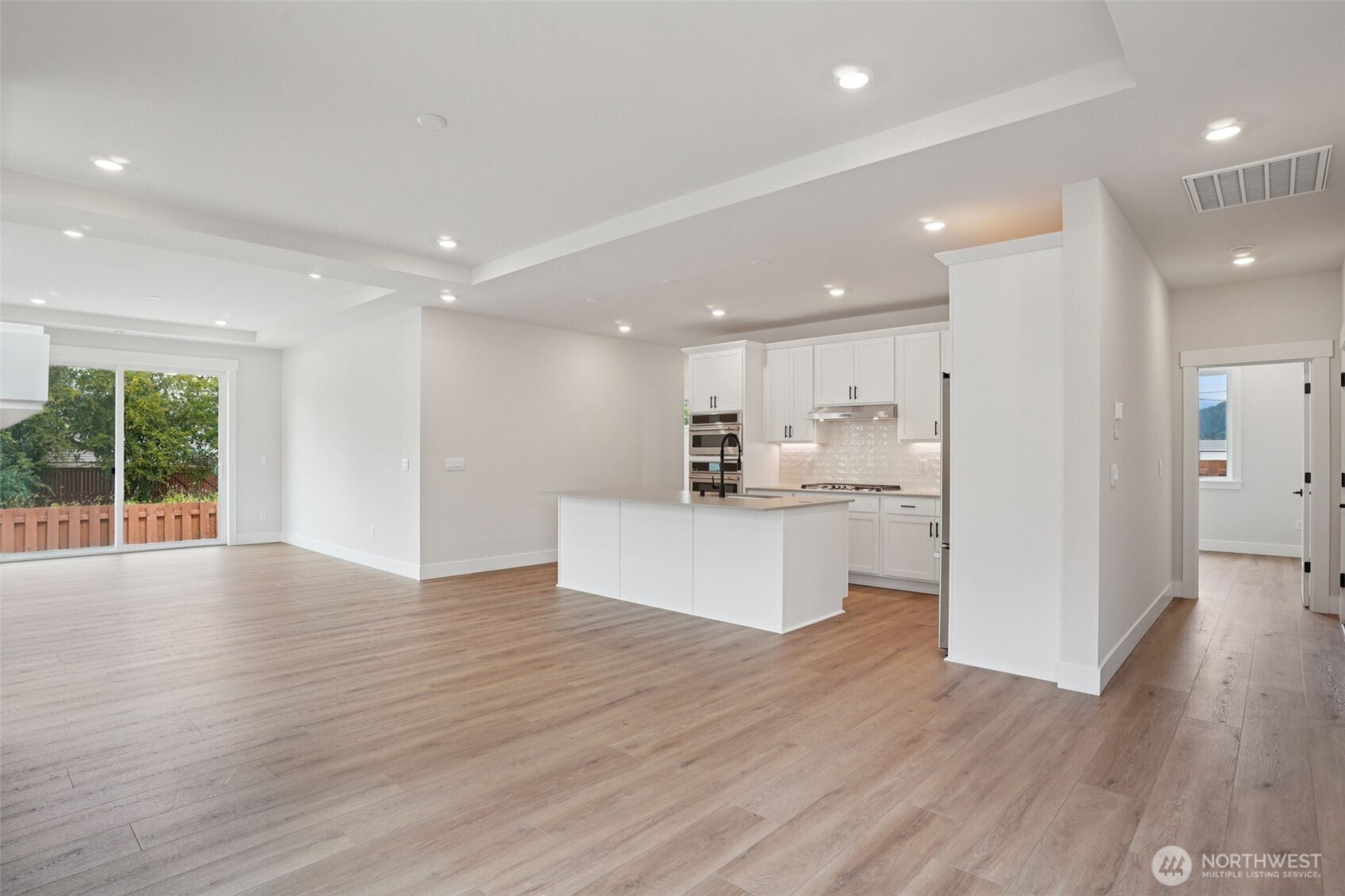 527 Thompson Drive Property Photo 12