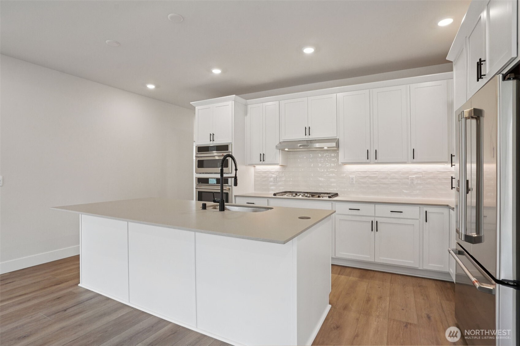 527 Thompson Drive Property Photo 16
