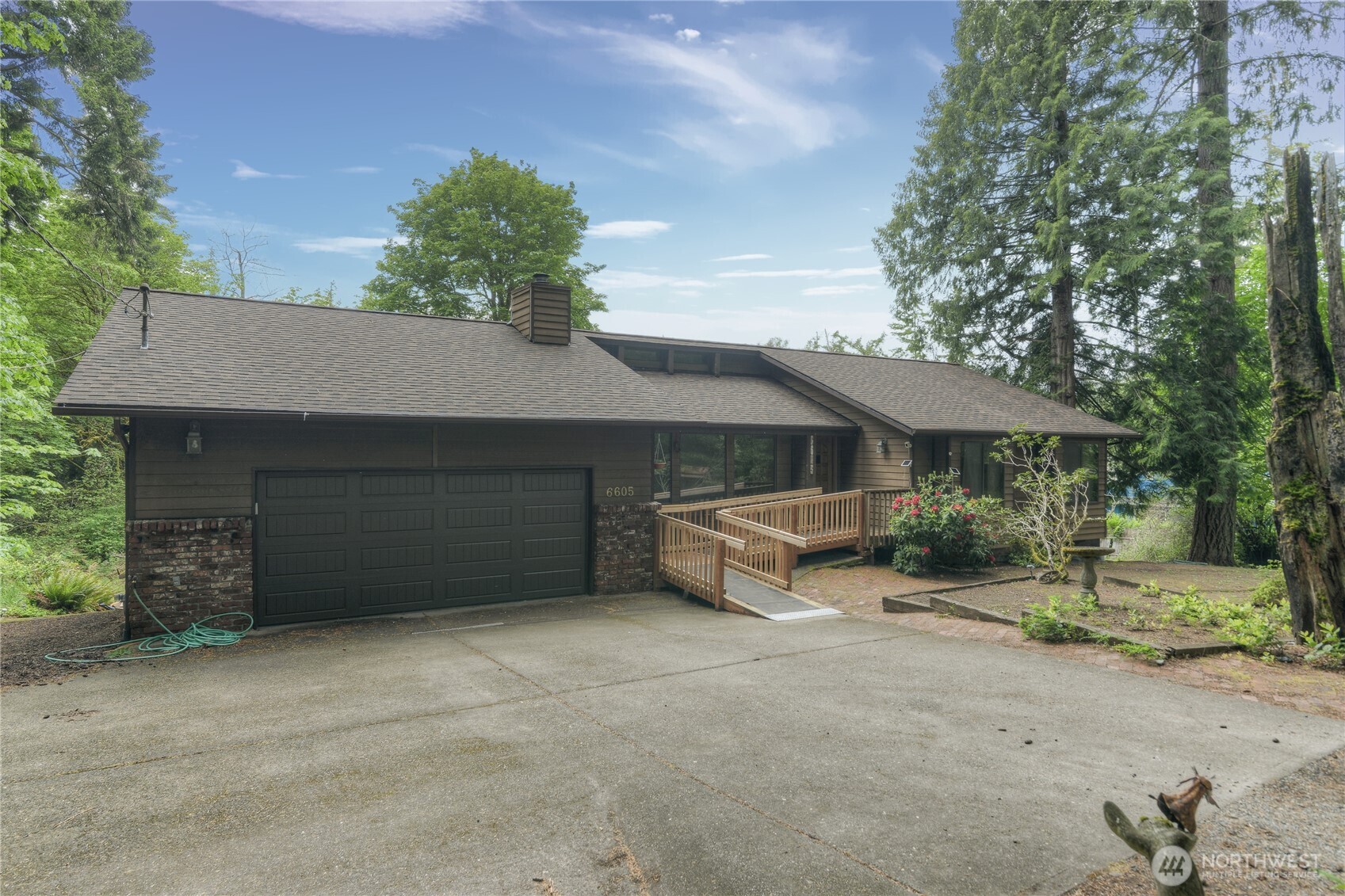 6605 Cooper Point Road Property Photo 1