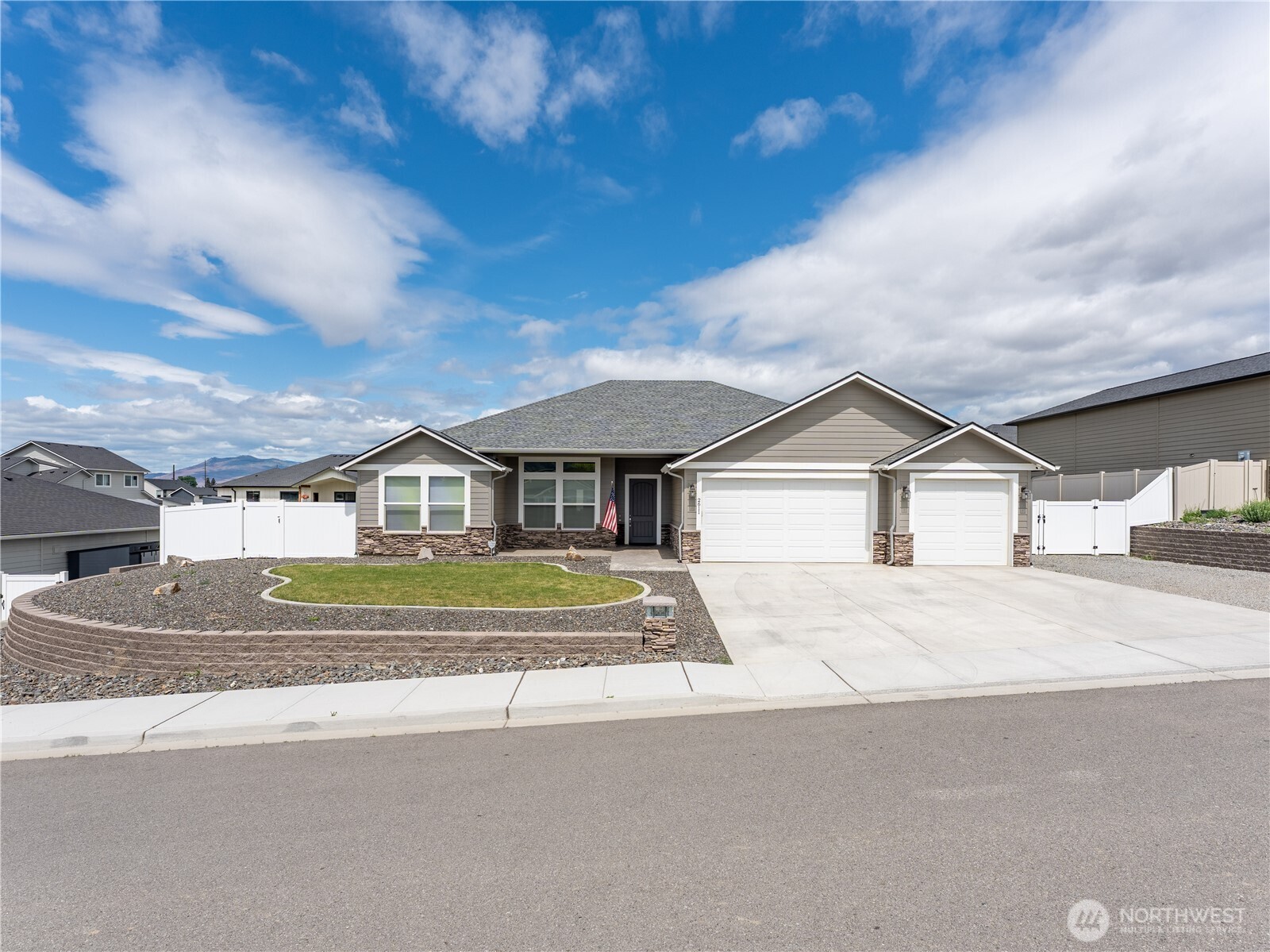 2611 Paisley Street Property Photo