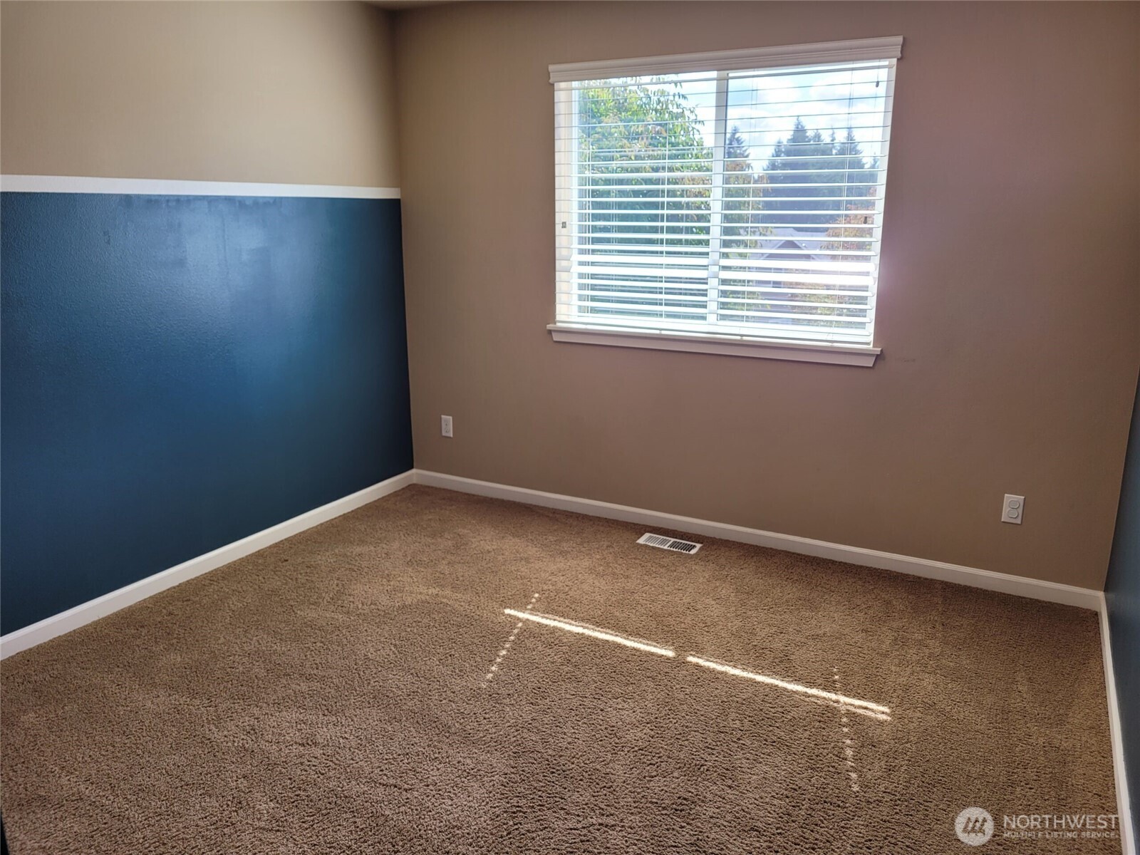 1434 Bedstone Drive Property Photo 3