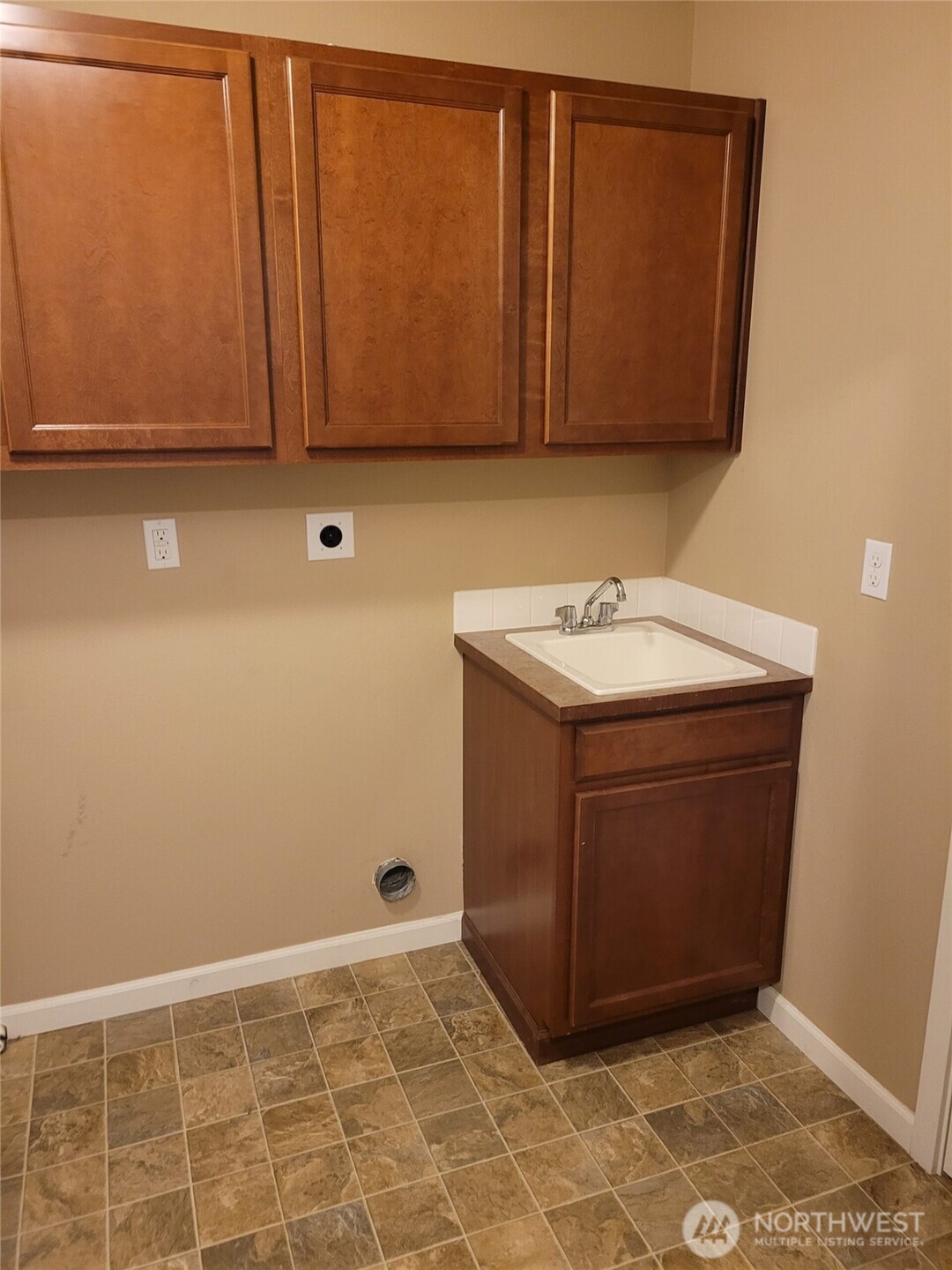 1434 Bedstone Drive Property Photo 7