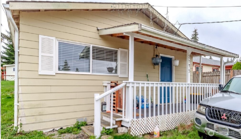 2815 Ne Bowen Property Photo