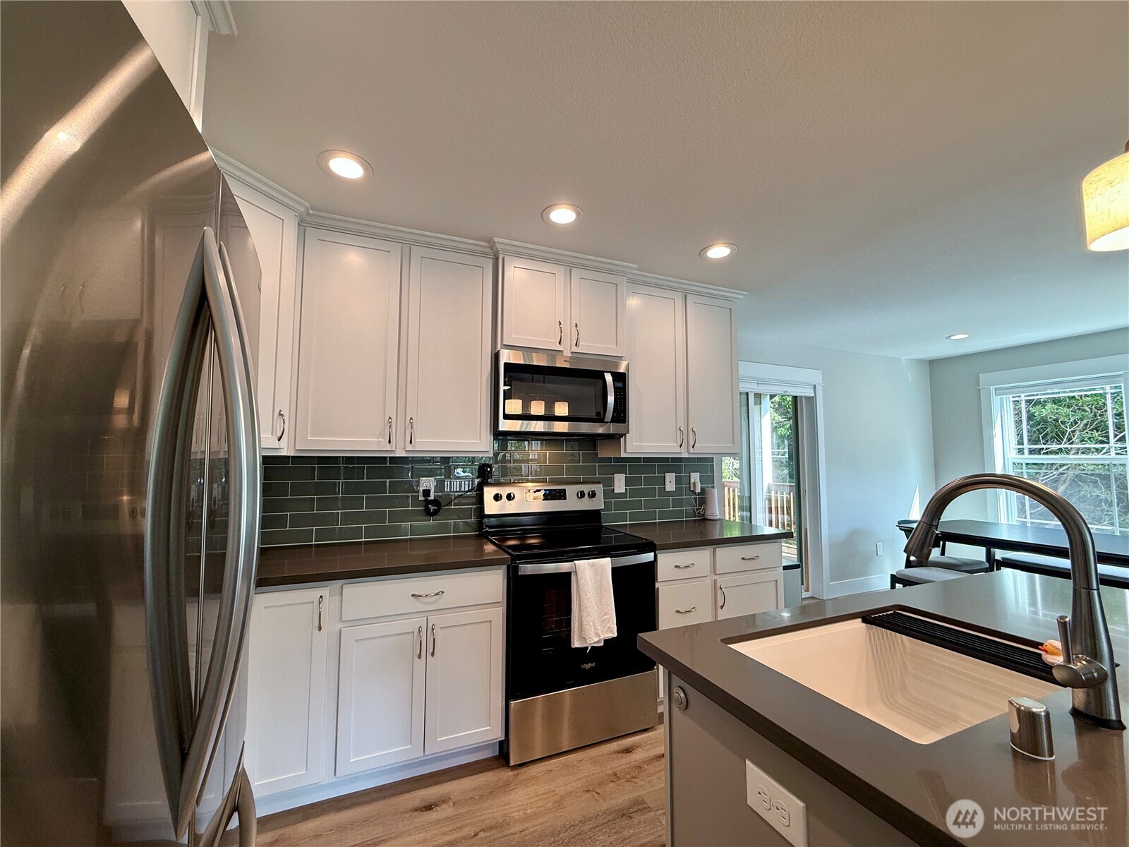 335 N Wynoochee Drive Property Photo 6