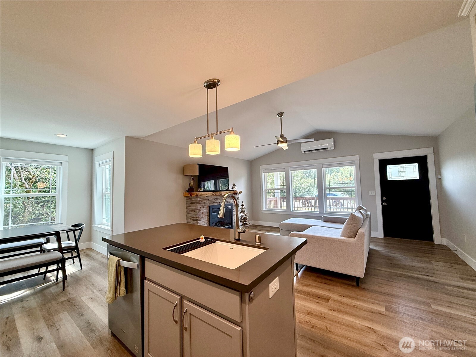 335 N Wynoochee Drive Property Photo 12