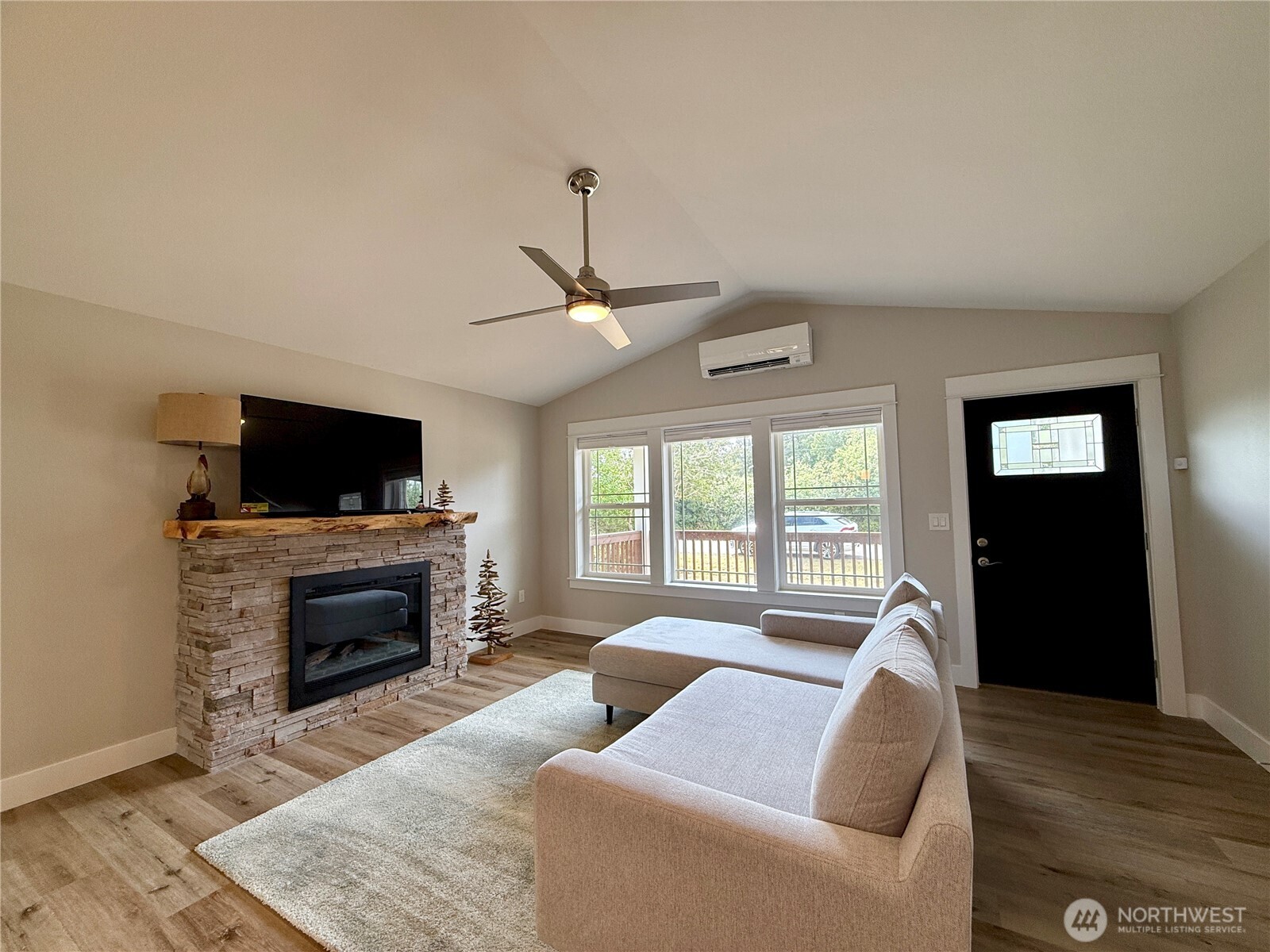 335 N Wynoochee Drive Property Photo 13