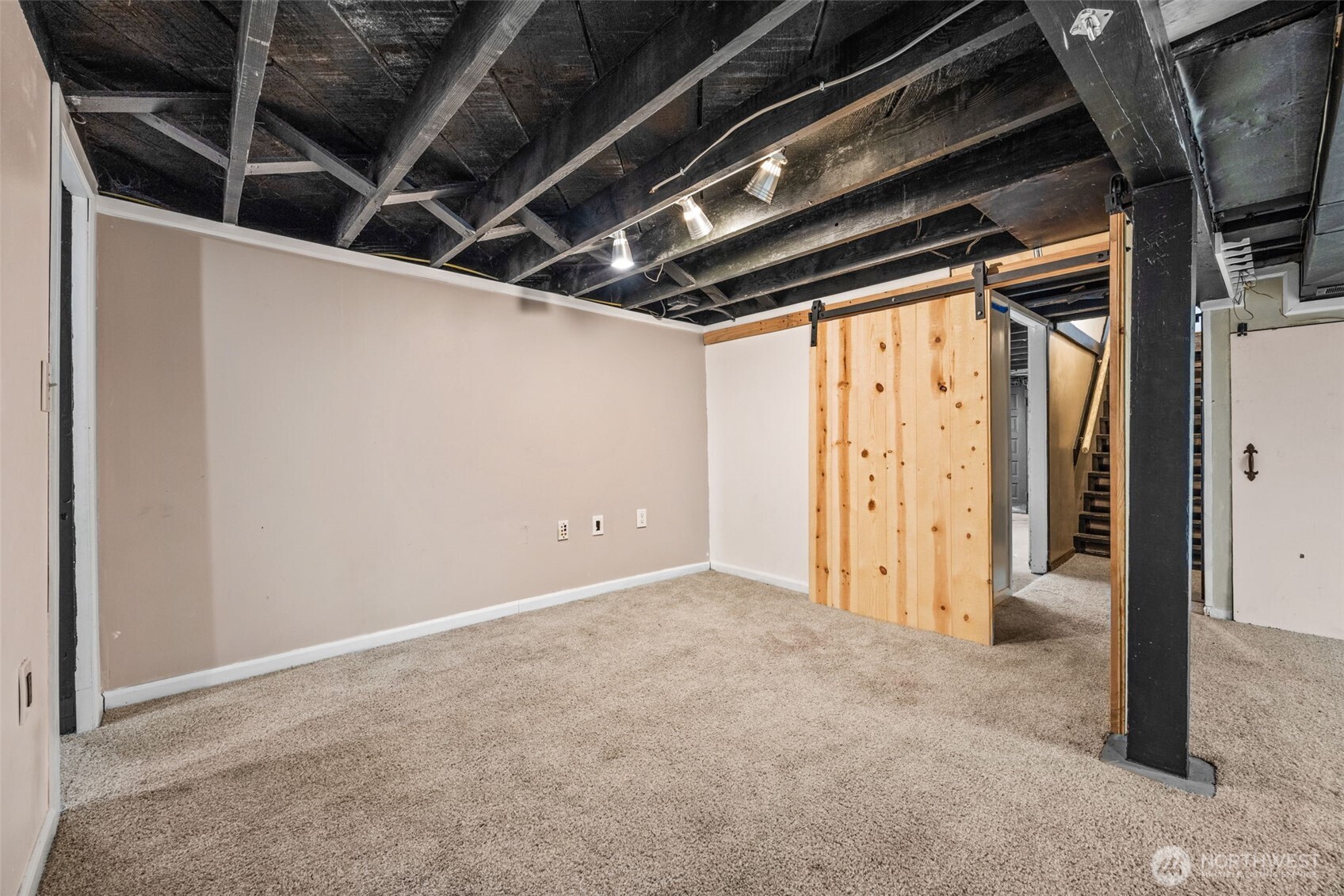 945 S Ridgewood Avenue Property Photo 15