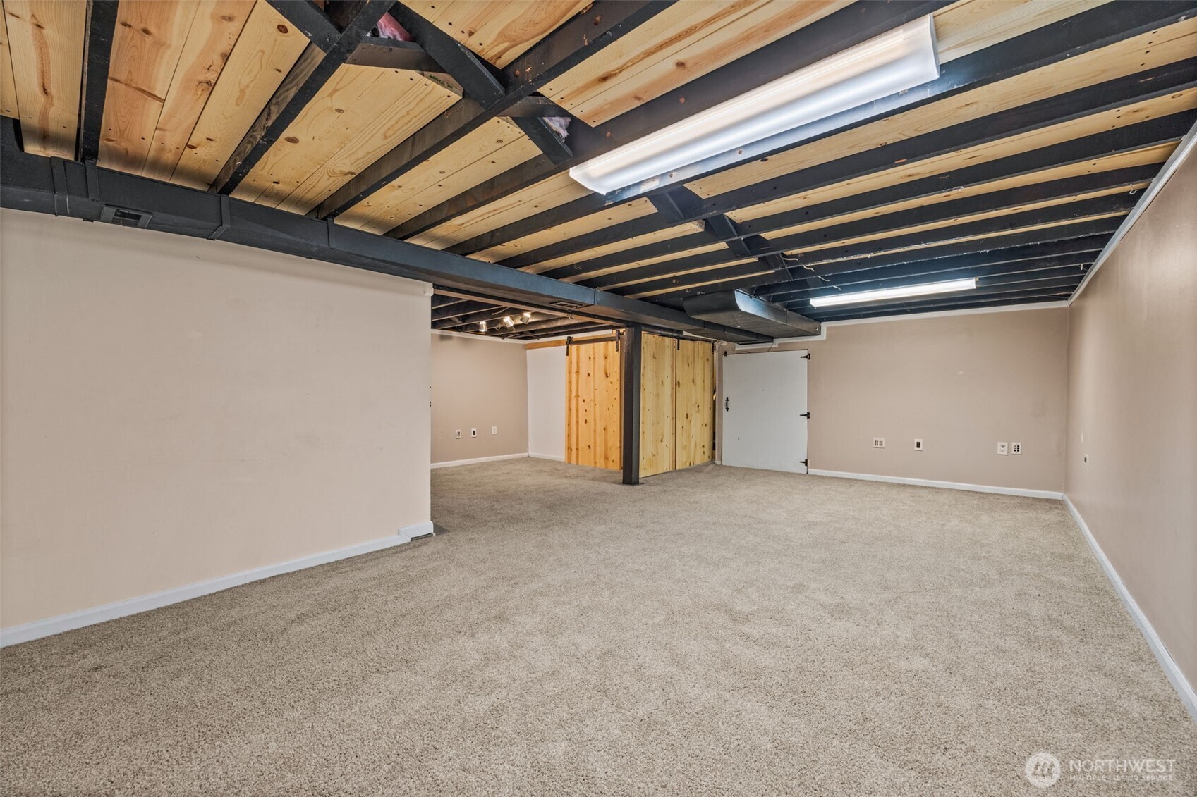 945 S Ridgewood Avenue Property Photo 16