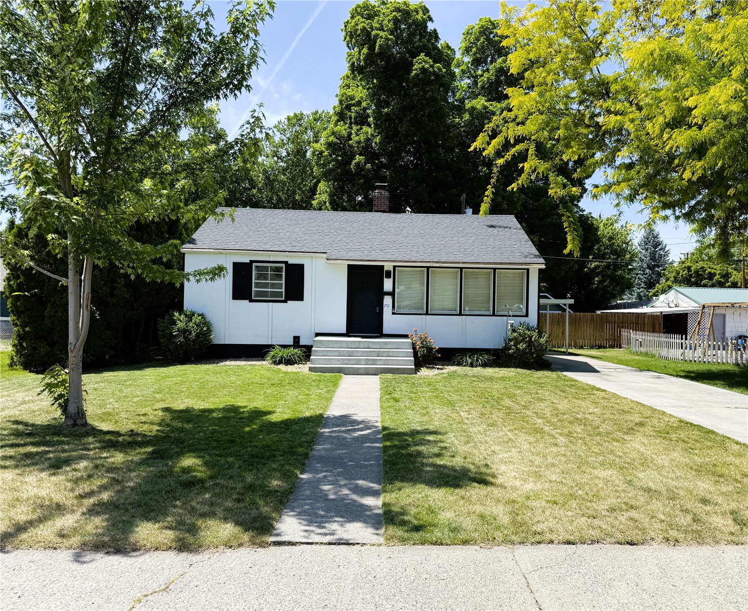 711 Guernsey Street Property Photo