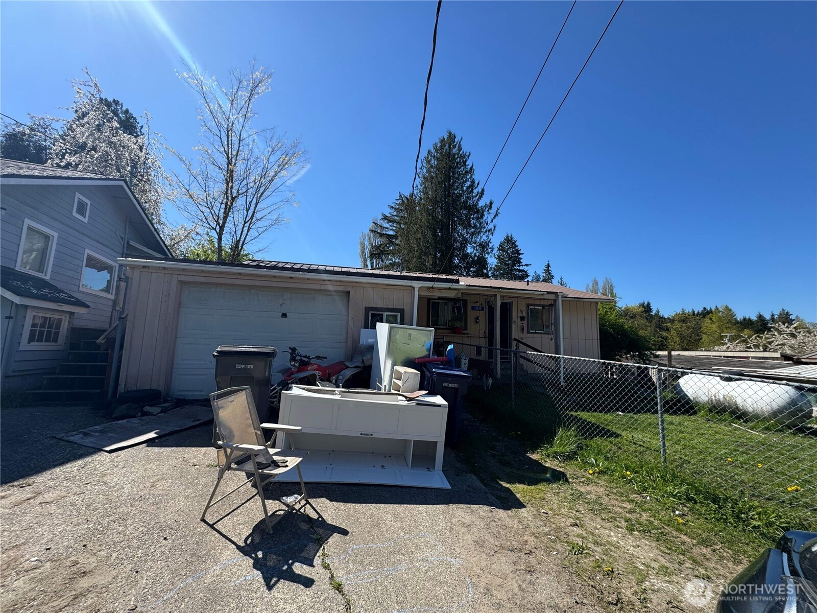 109 Ida St W Street Property Photo