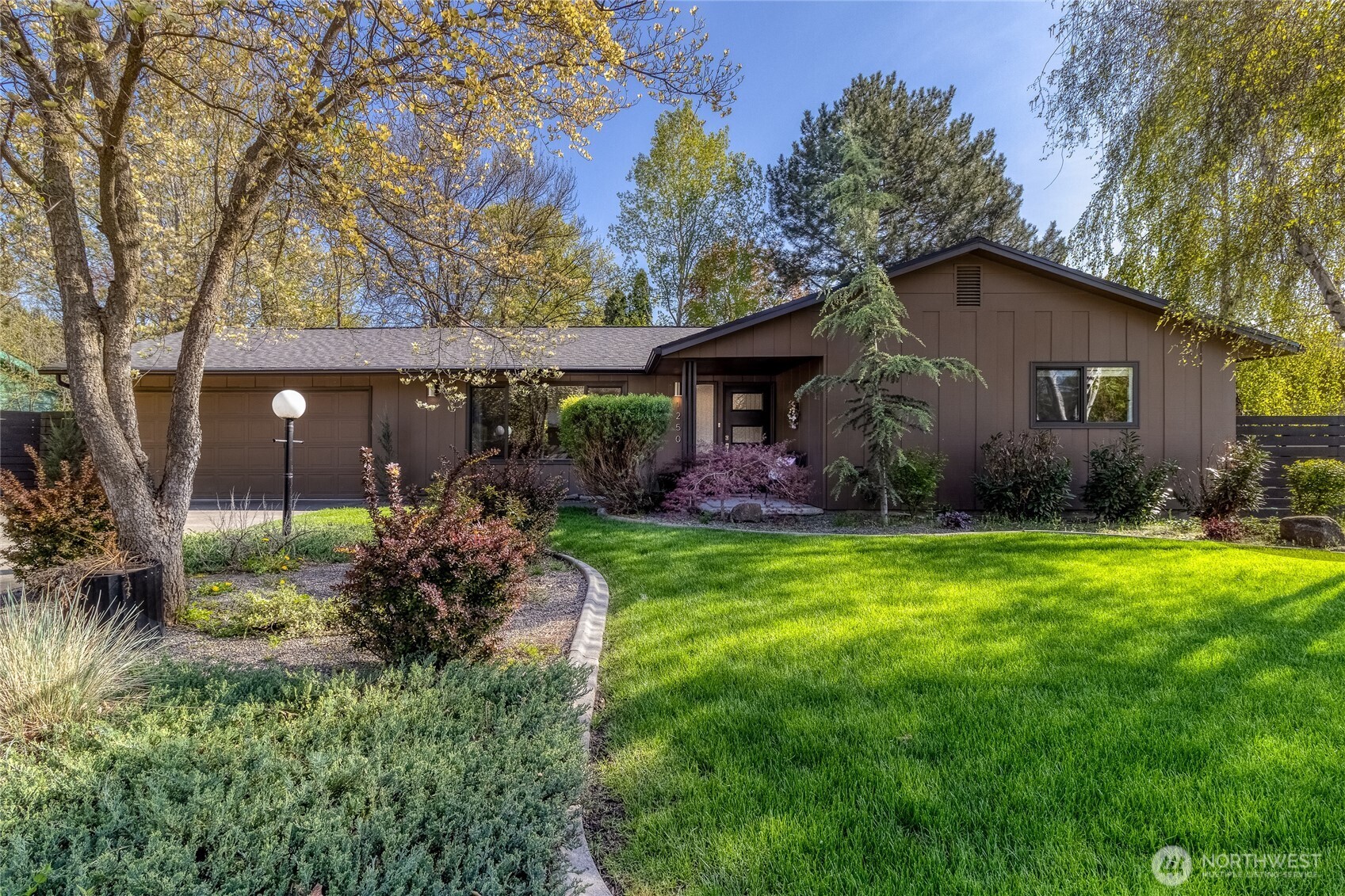 1250 Jewel Lane Property Photo
