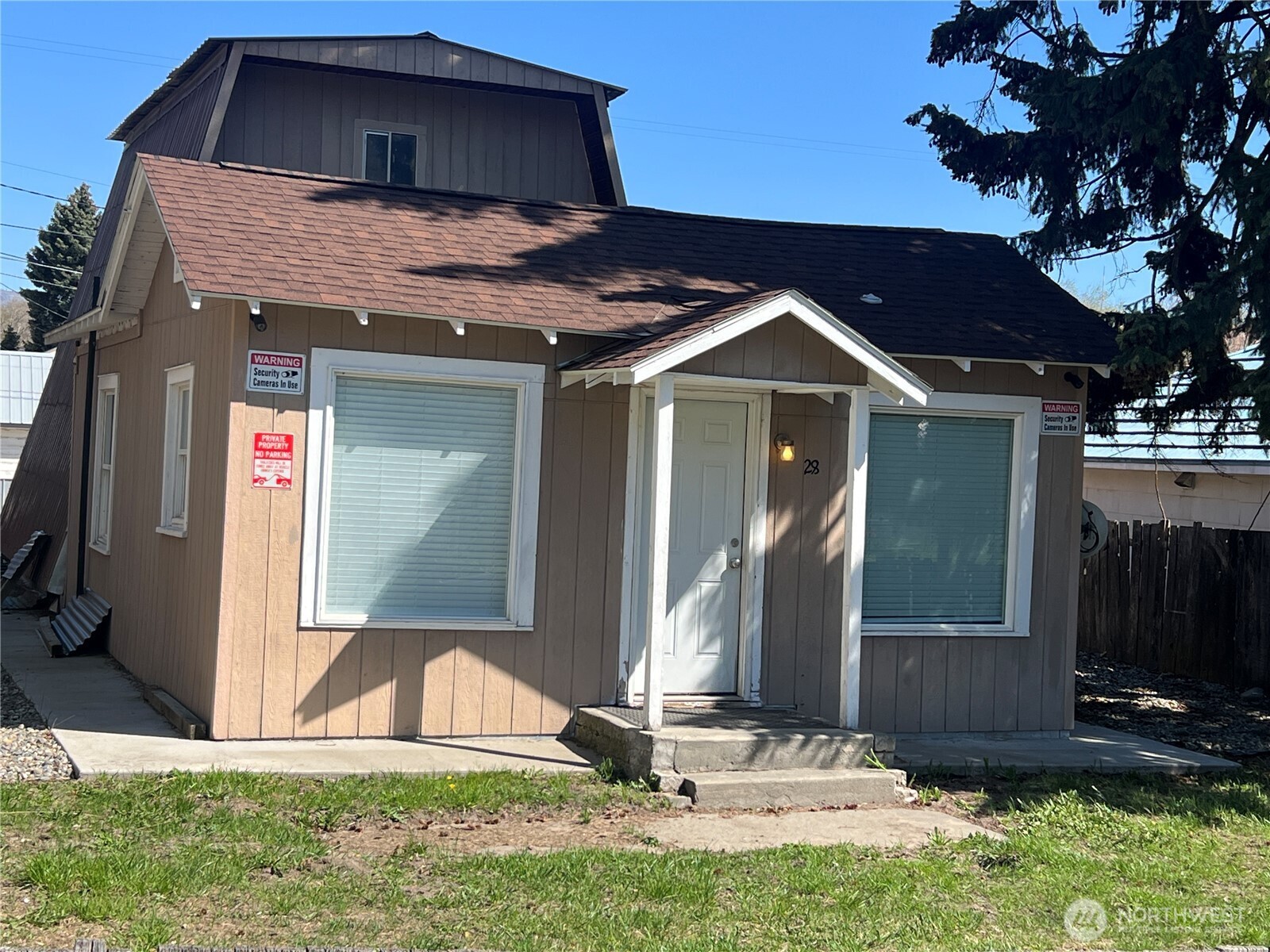 28 N Fir St Property Photo 1