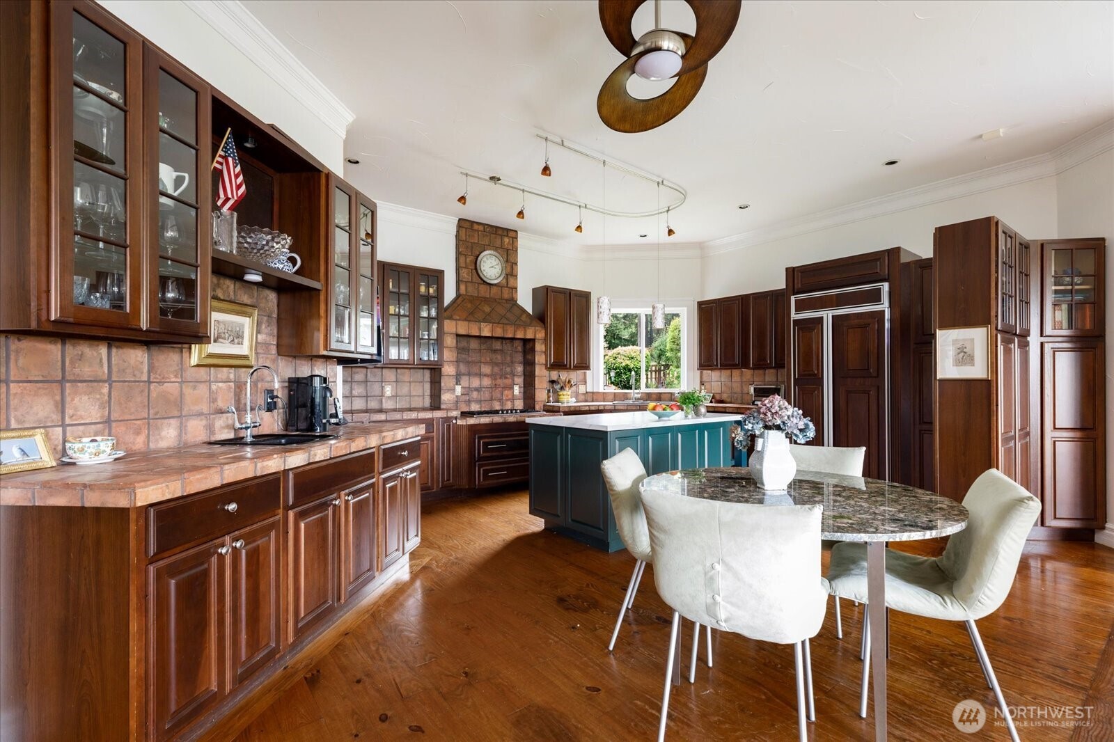 5427 Bayview Road Property Photo 11