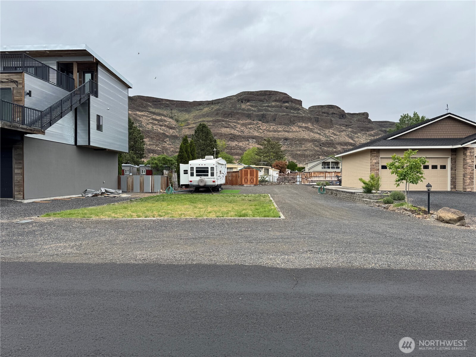 685 River Drive Property Photo 1