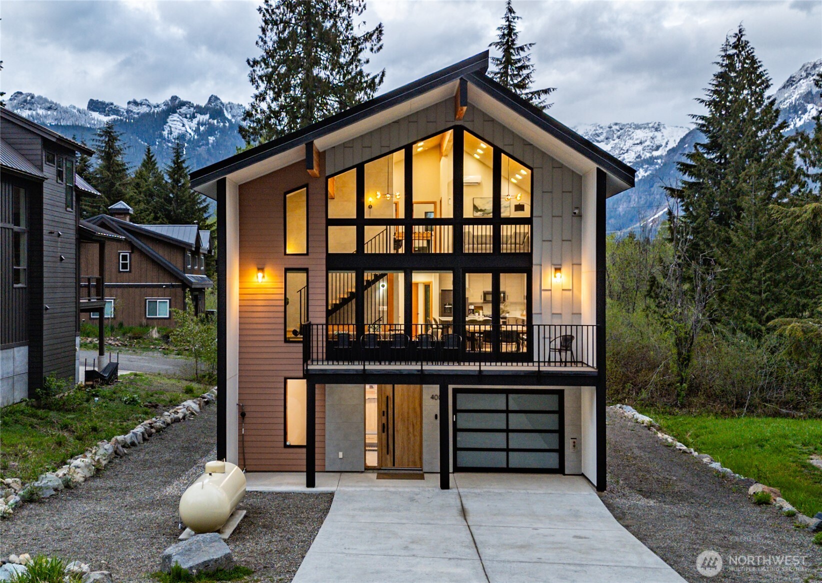 400 Hyak Dr E Property Photo 1