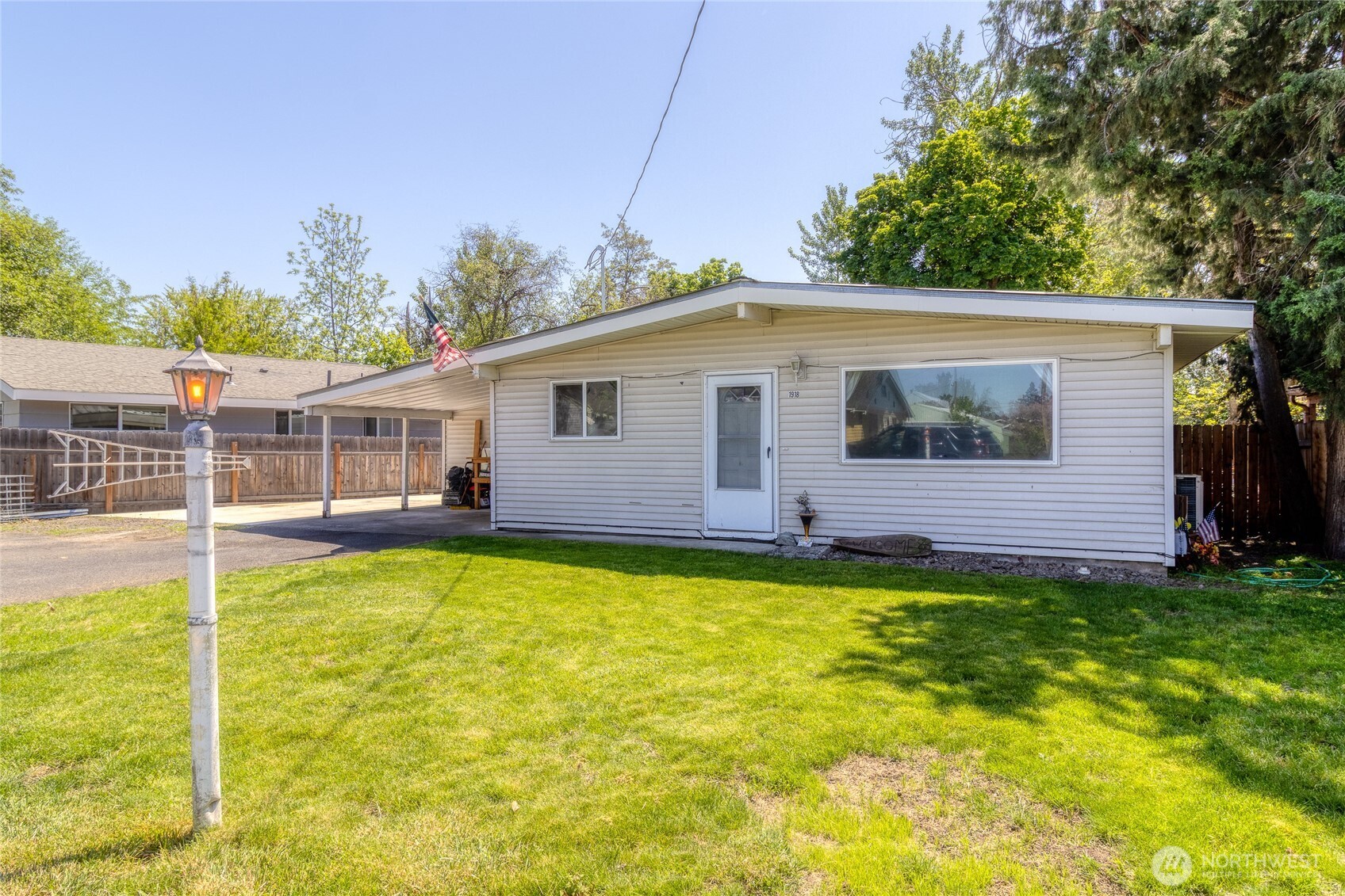 1918 E Alder Street Property Photo 1