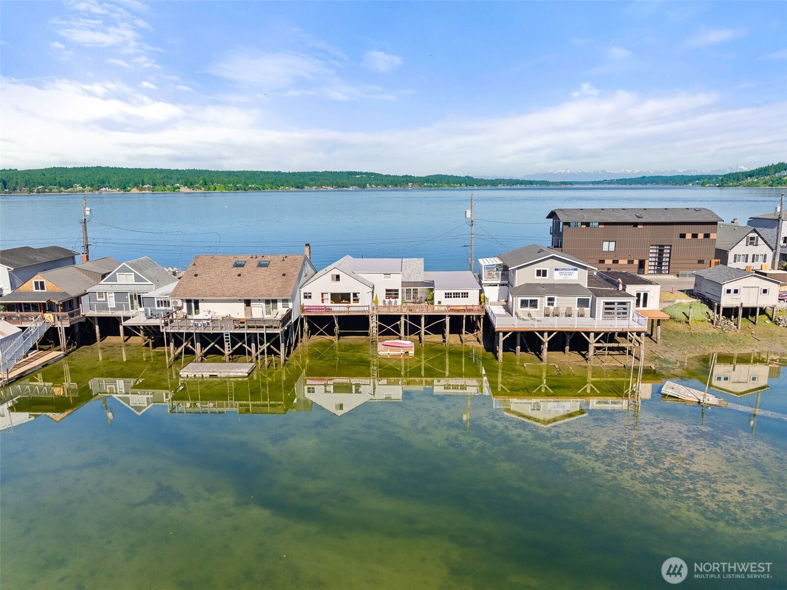 2423 Day Island Boulevard Property Photo 1