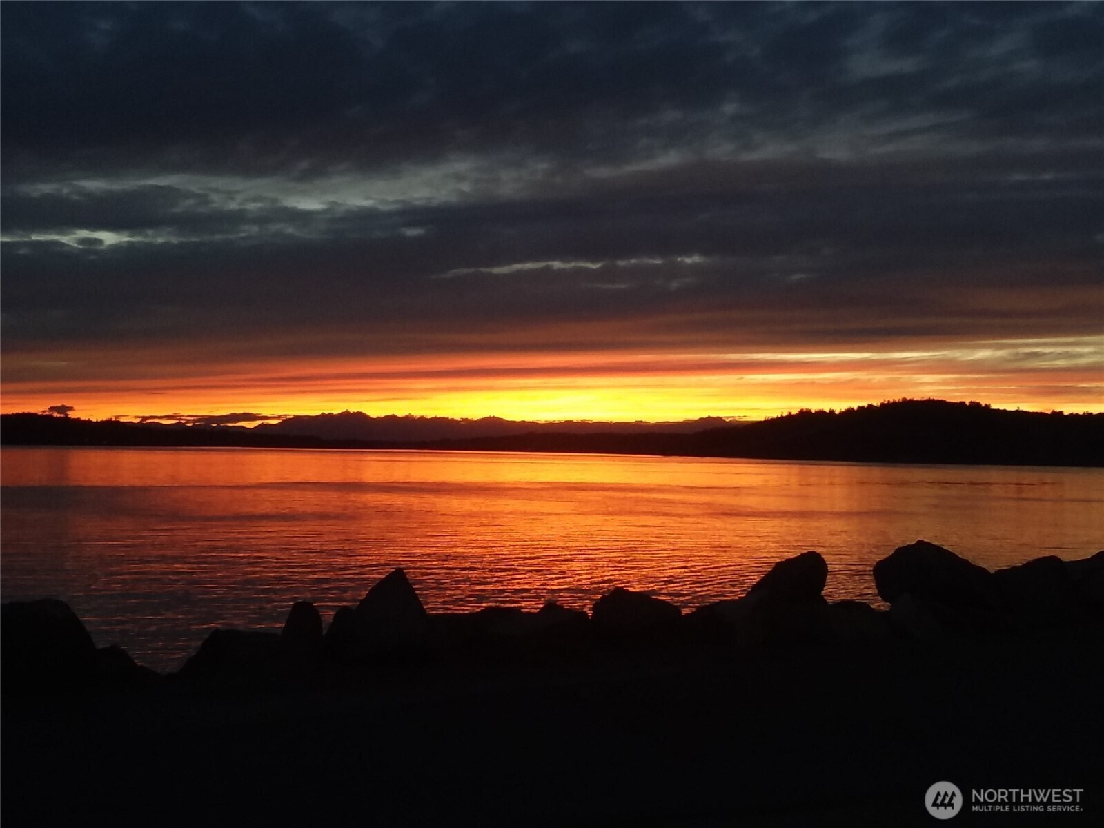 2423 Day Island Boulevard Property Photo 2