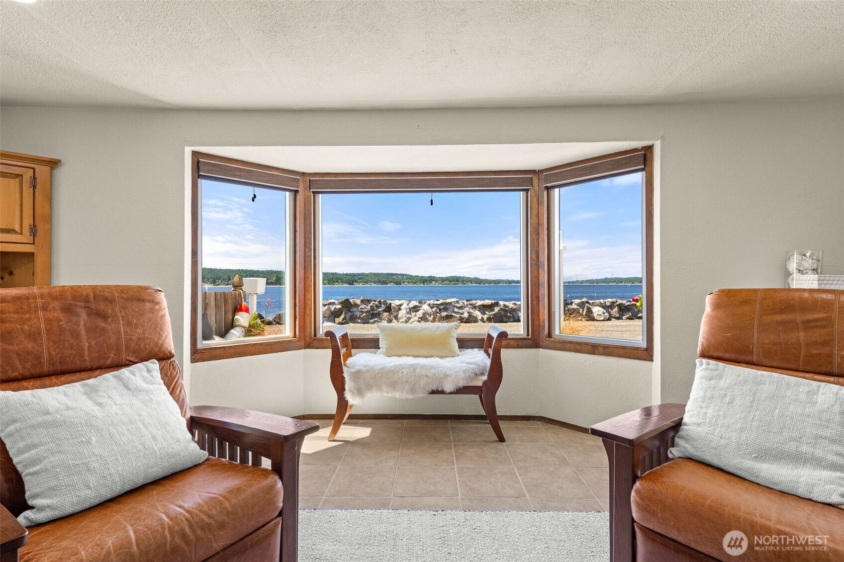 2423 Day Island Boulevard Property Photo 6