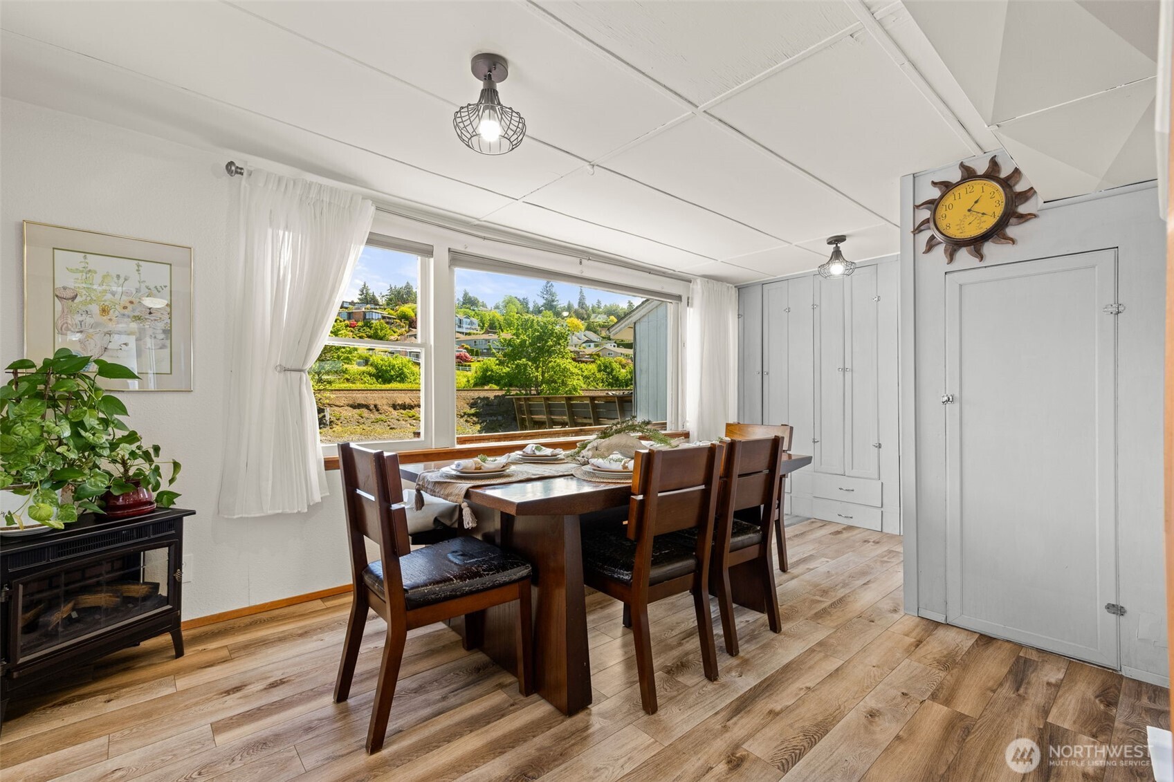 2423 Day Island Boulevard Property Photo 12