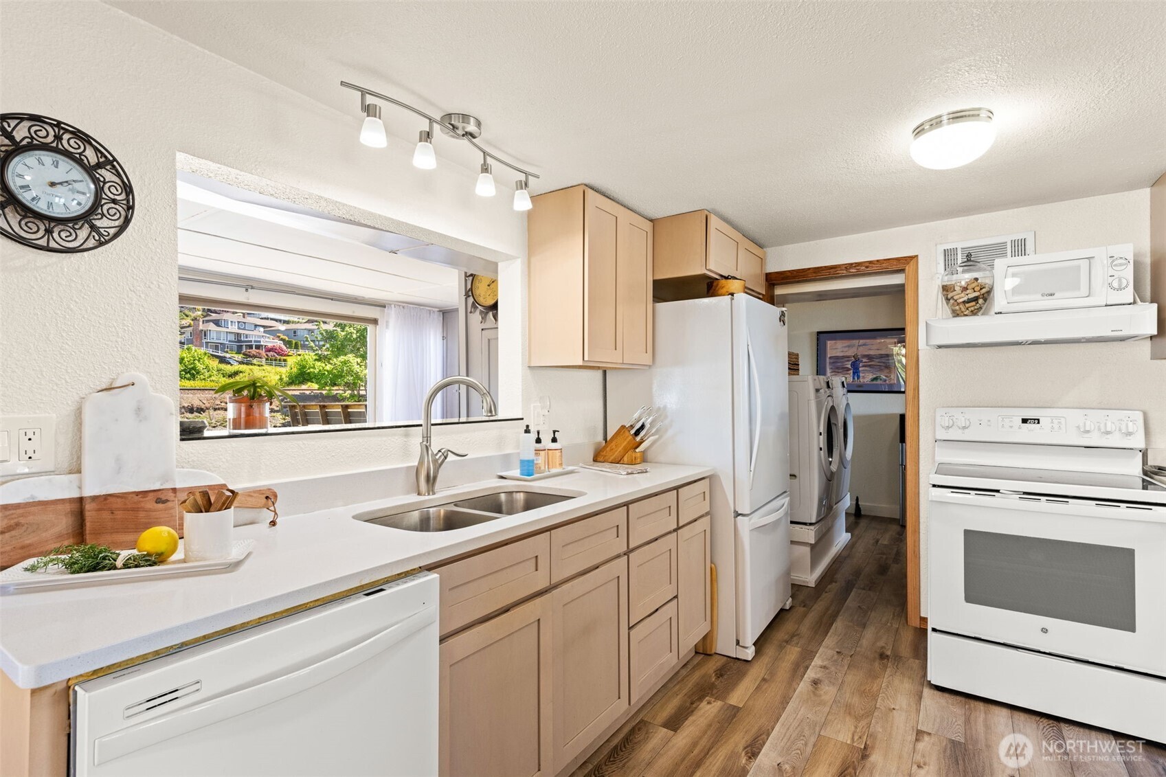 2423 Day Island Boulevard Property Photo 16