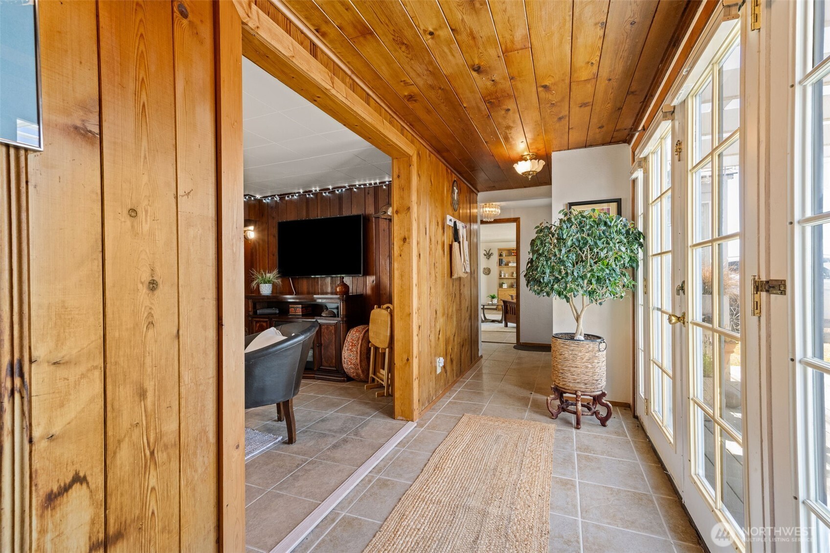2423 Day Island Boulevard Property Photo 24