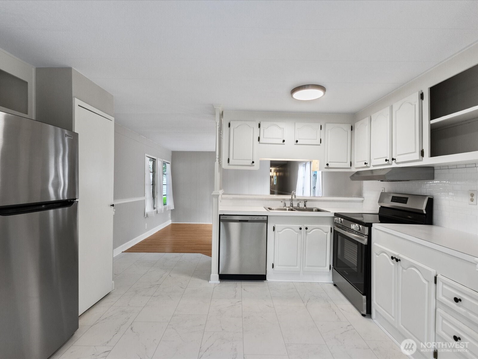 415 Lake View Road E20 Property Photo 4