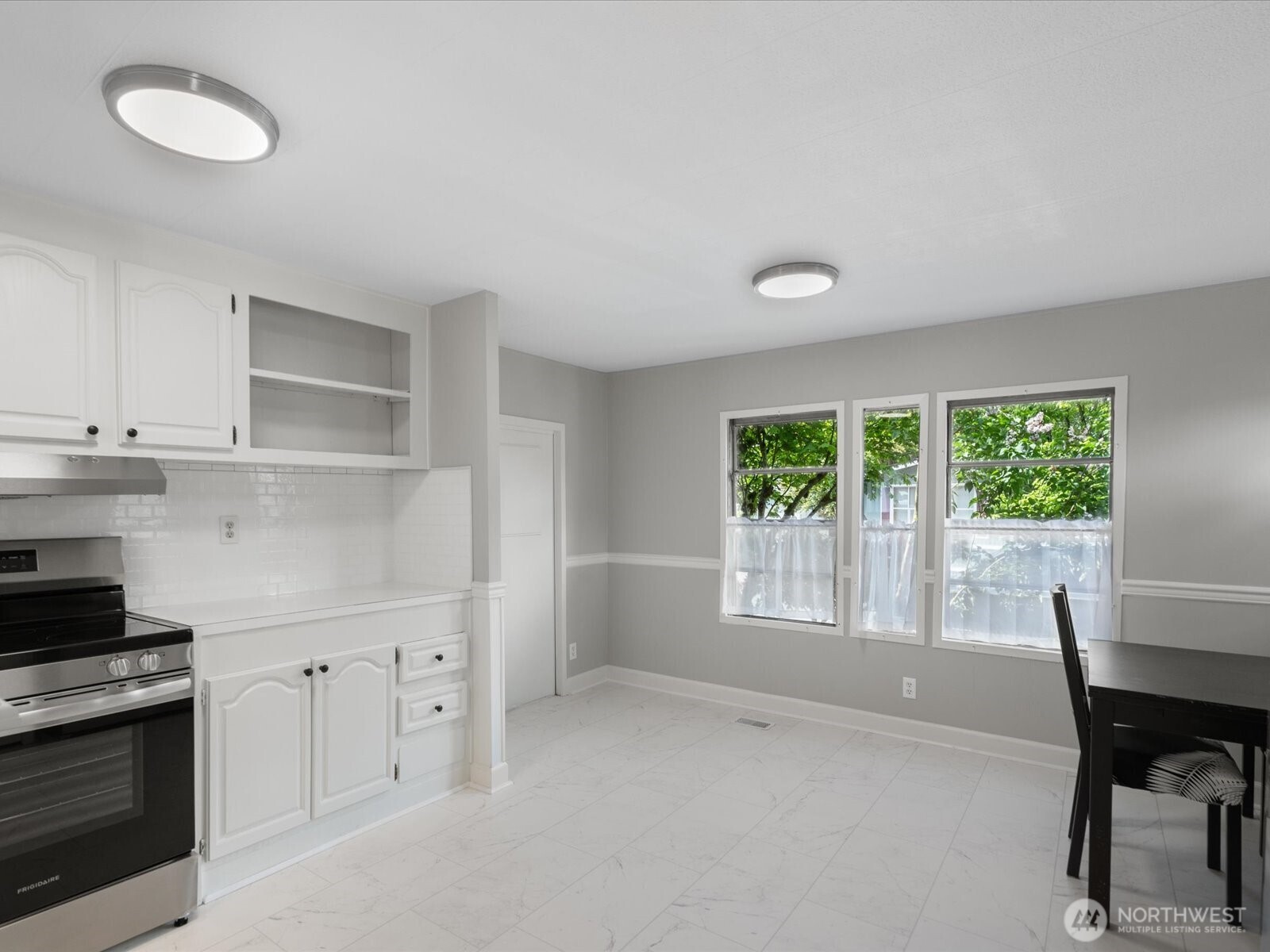 415 Lake View Road E20 Property Photo 6