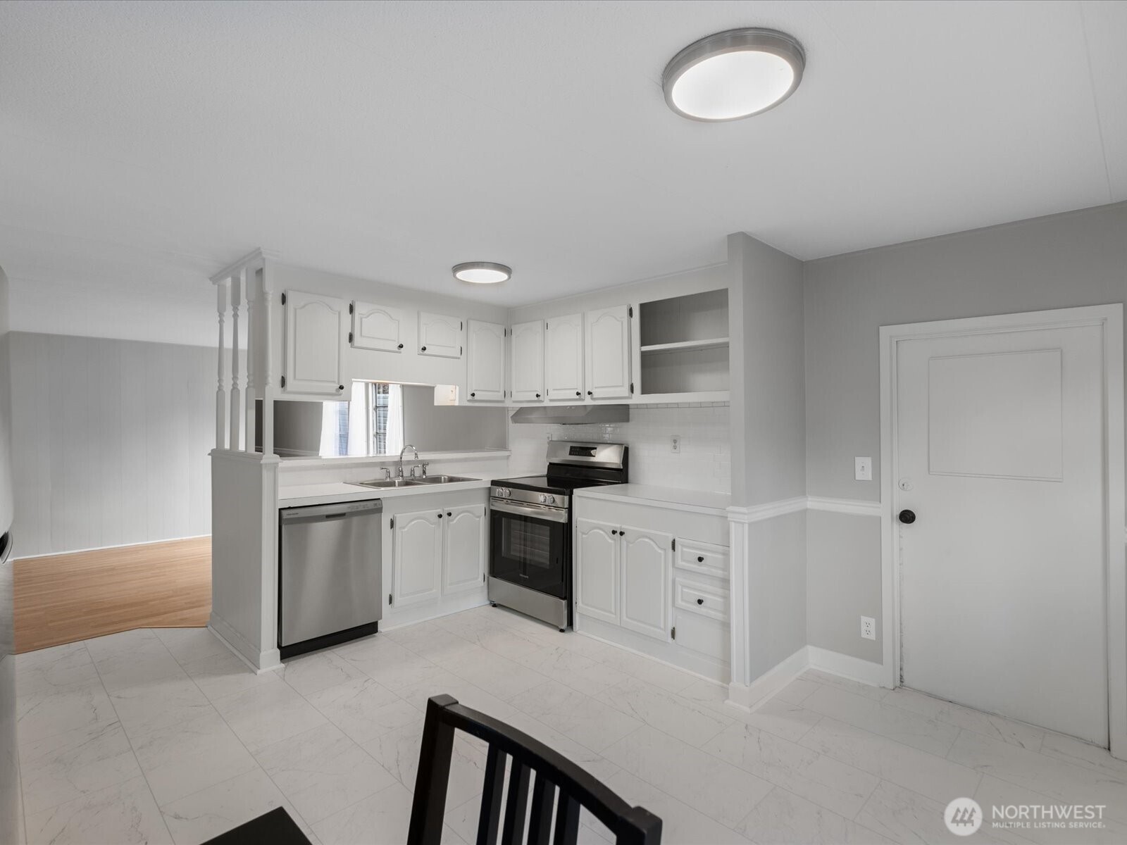 415 Lake View Road E20 Property Photo 7