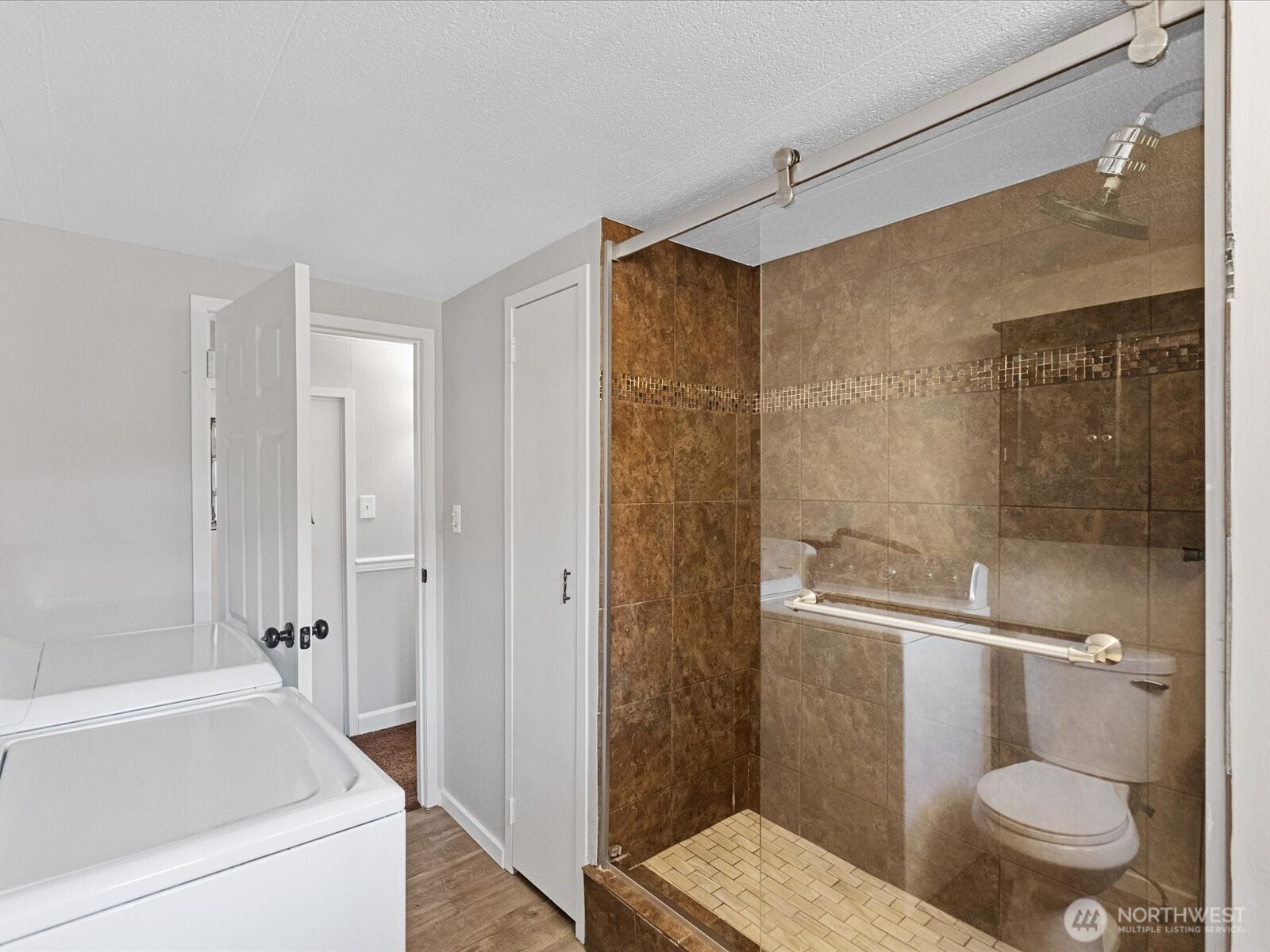 415 Lake View Road E20 Property Photo 13