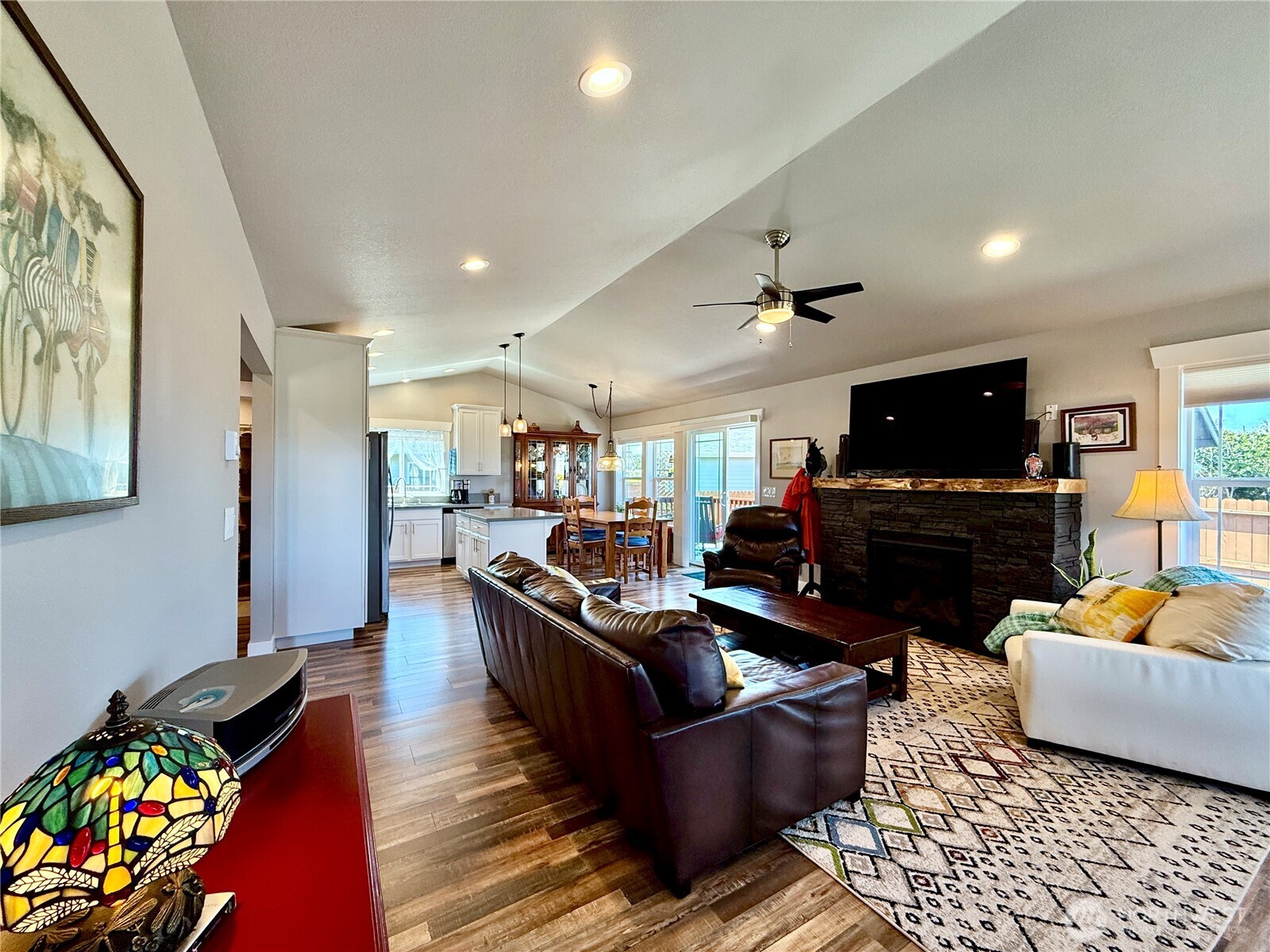 1233 Camero Loop Property Photo 3