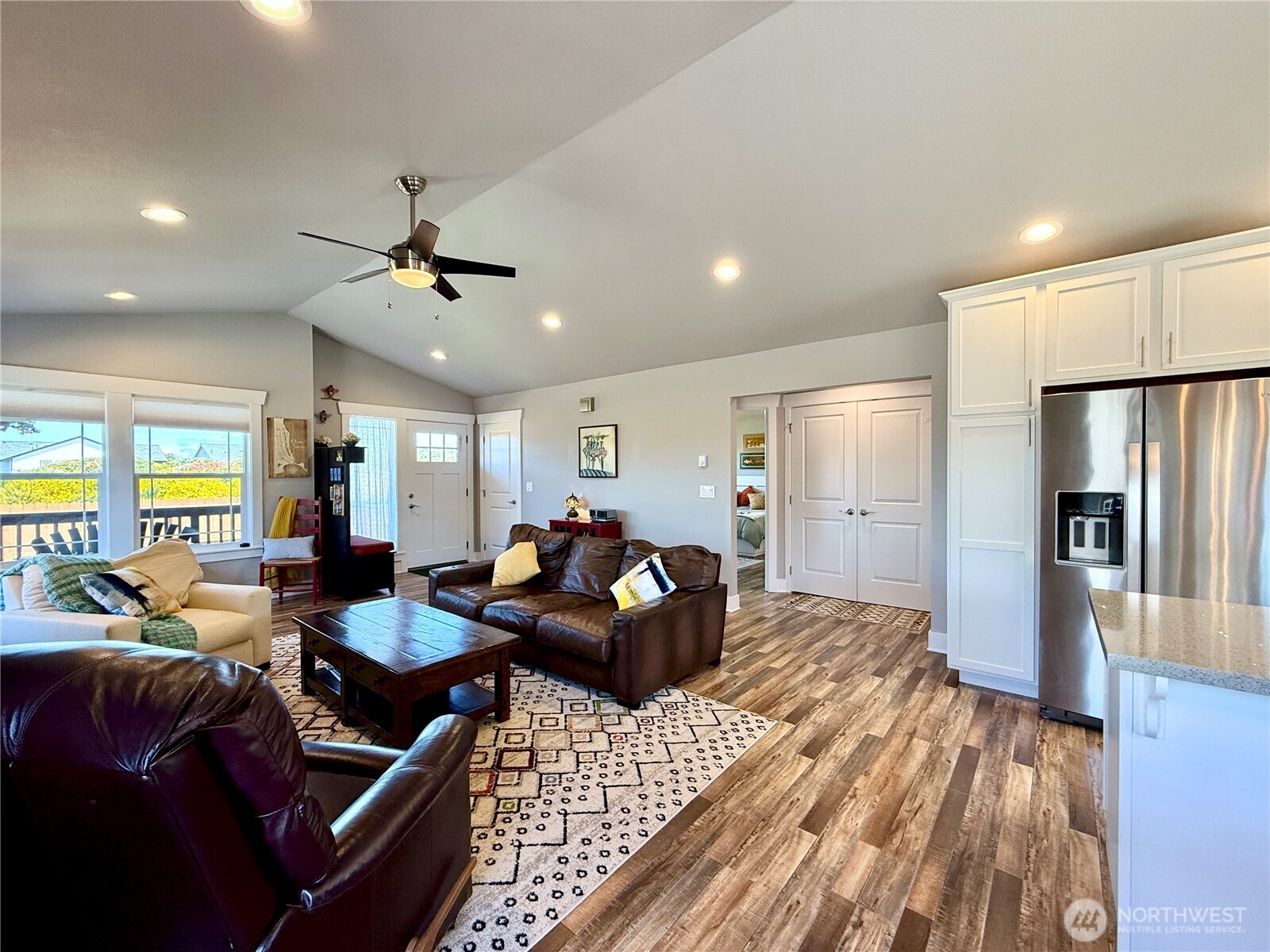 1233 Camero Loop Property Photo 10