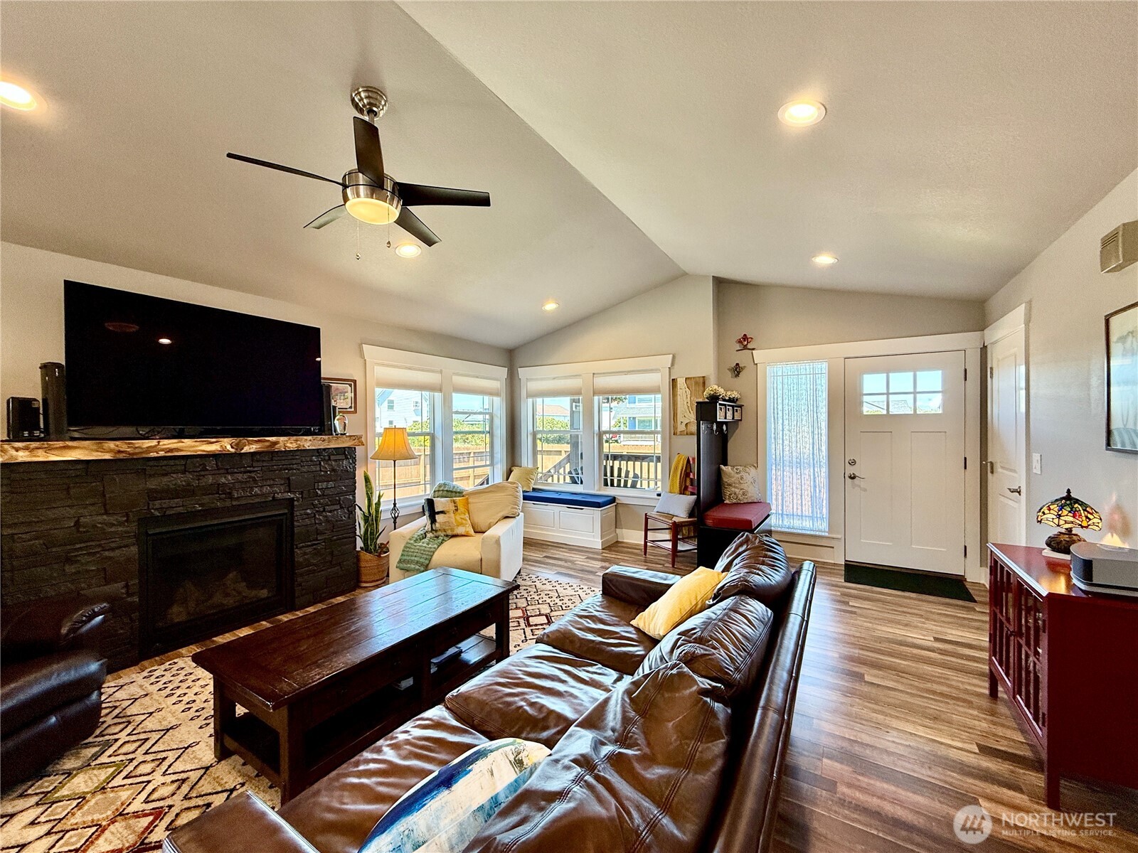 1233 Camero Loop Property Photo 21