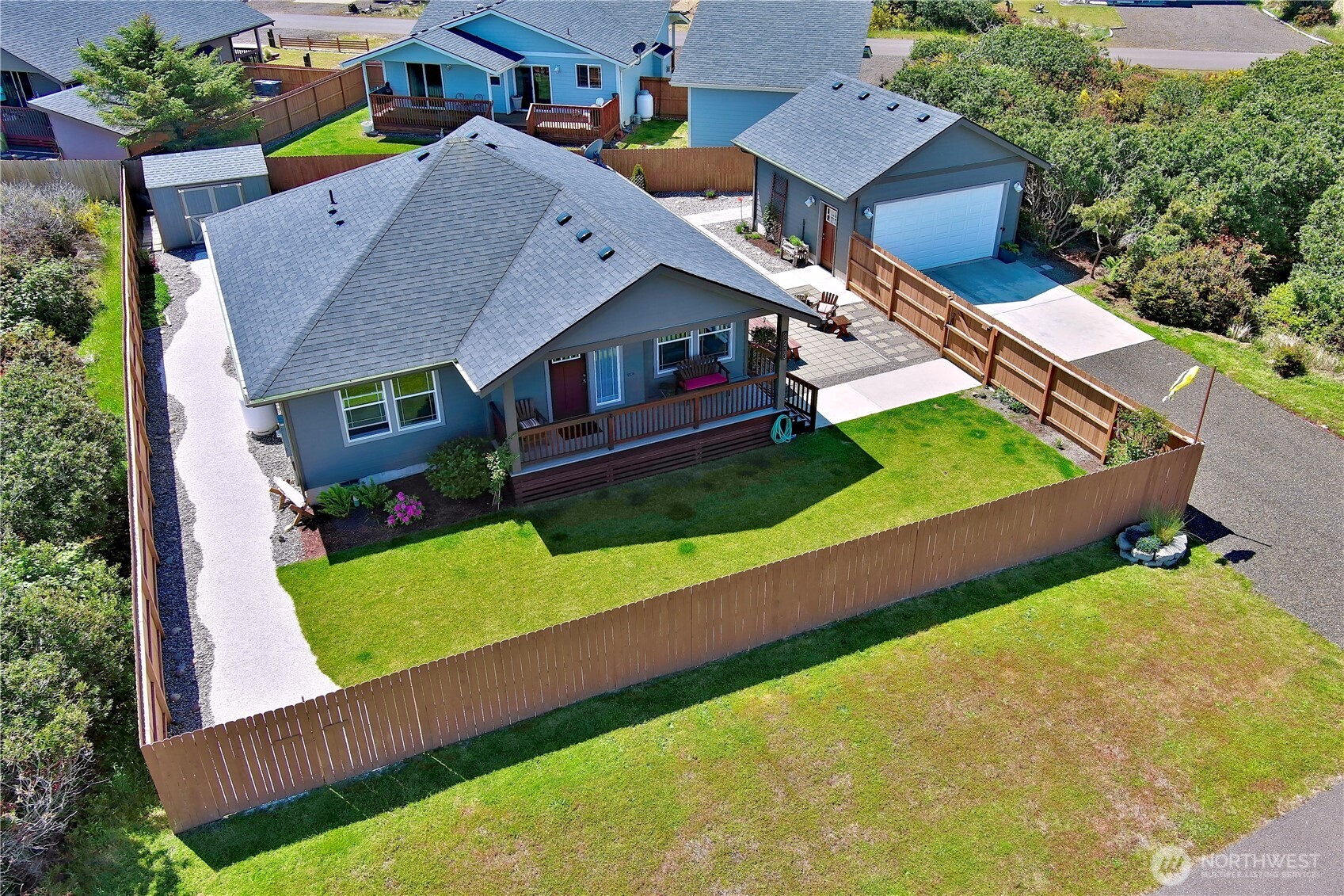 1233 Camero Loop Property Photo 23