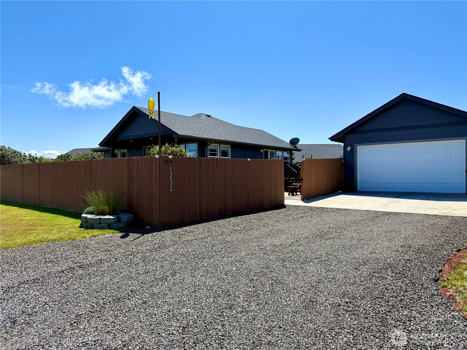1233 Camero Loop Property Photo 24