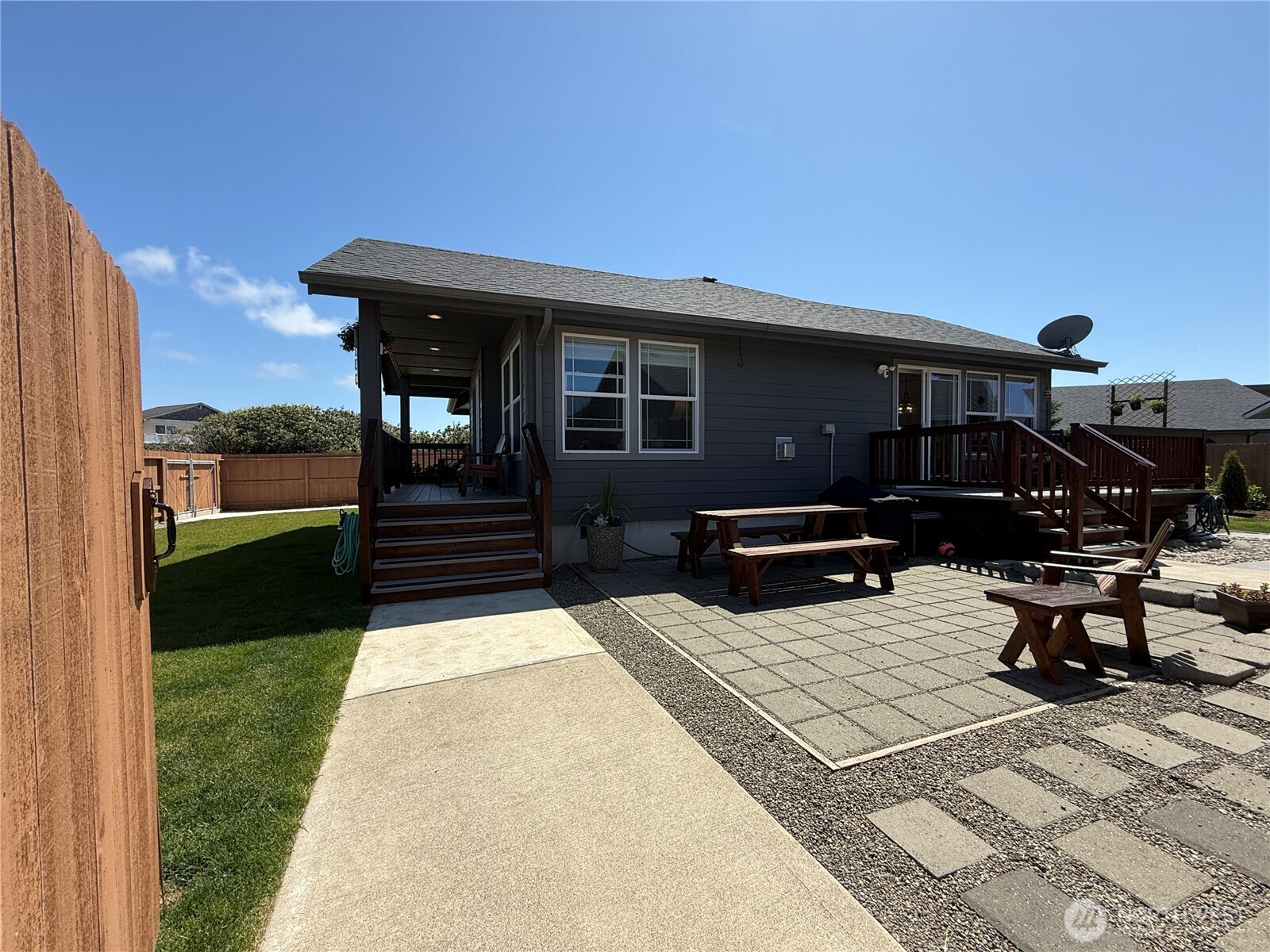 1233 Camero Loop Property Photo 25