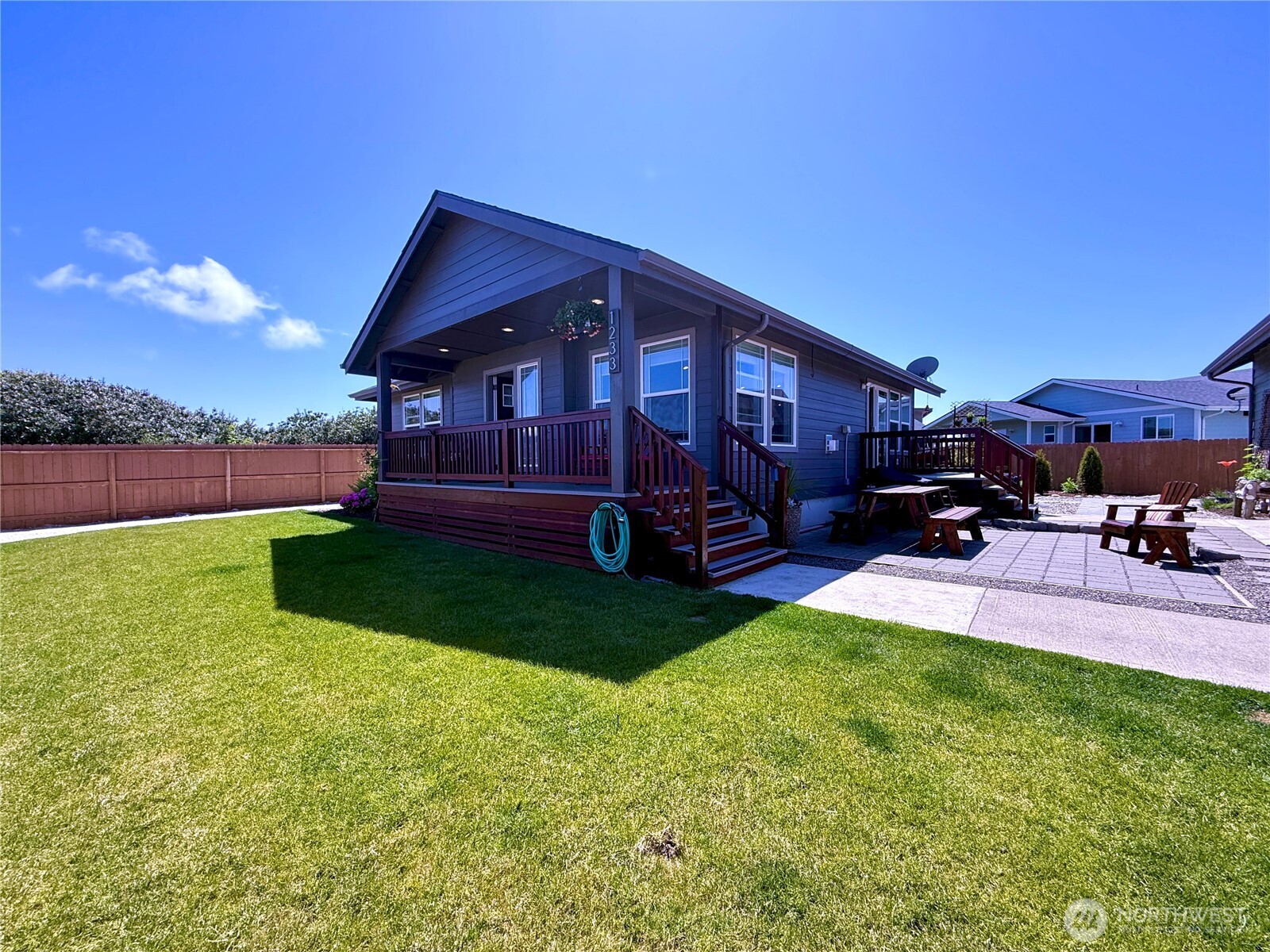 1233 Camero Loop Property Photo 27