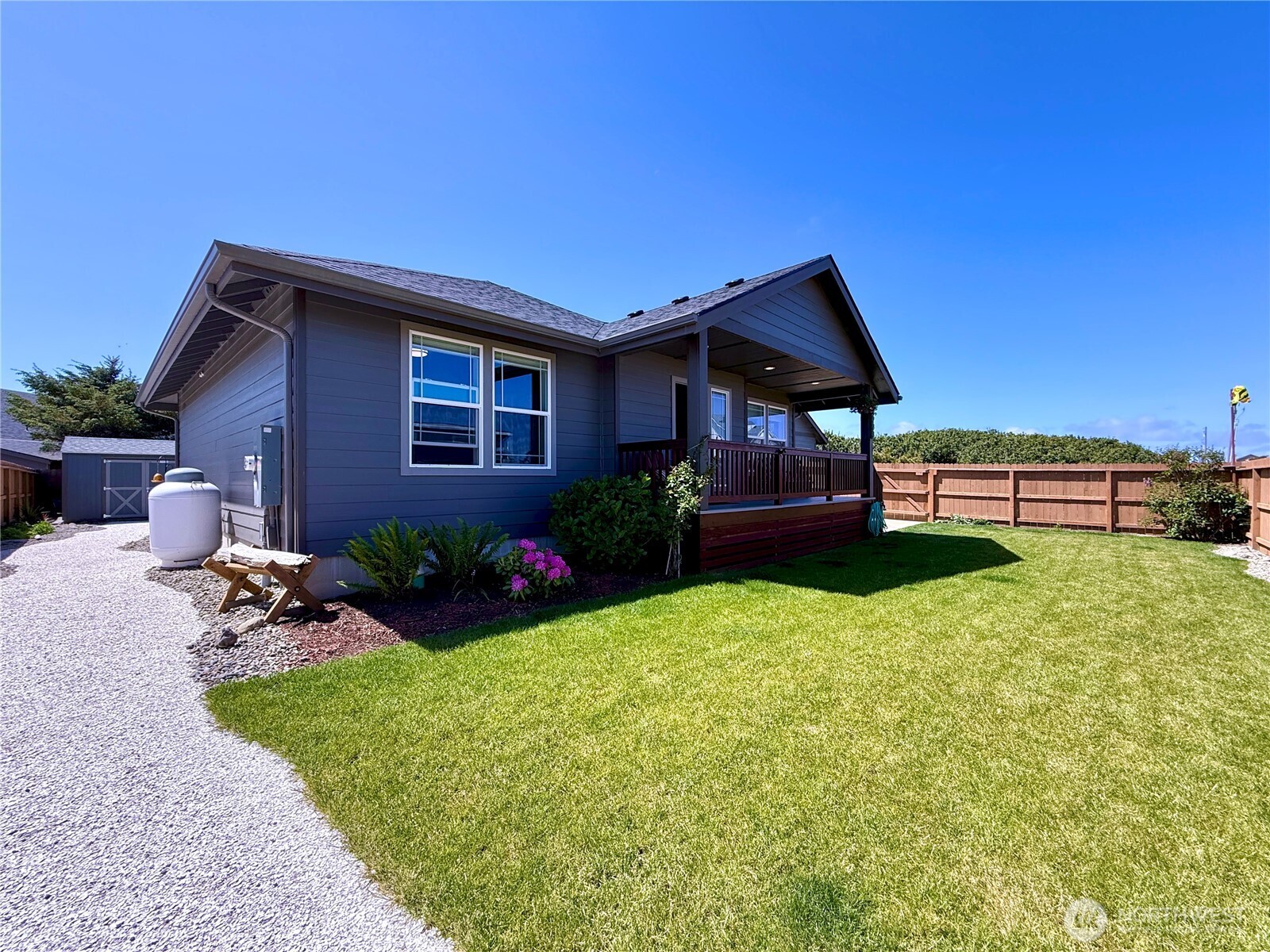 1233 Camero Loop Property Photo 28