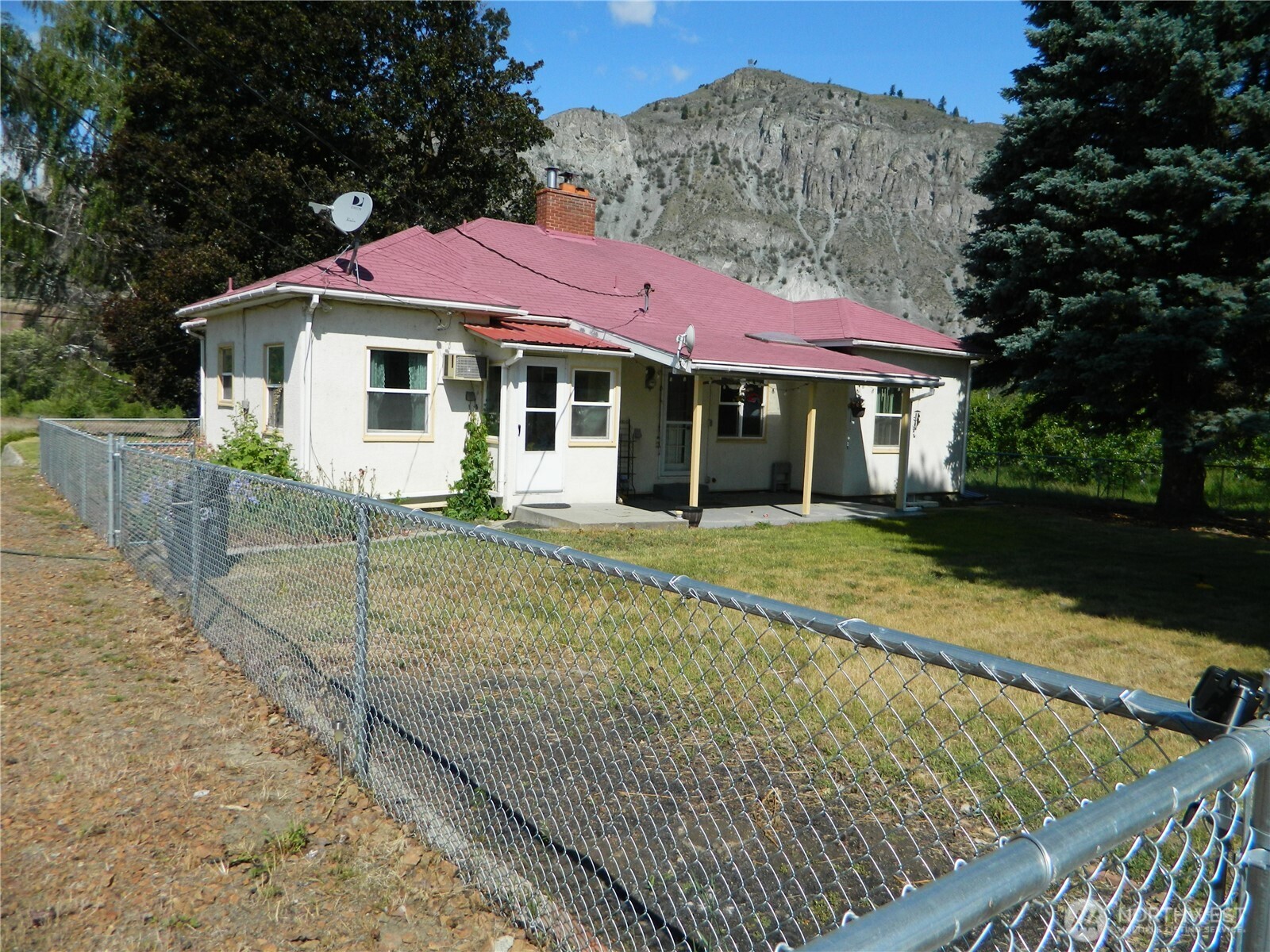 31644 Highway 97 Property Photo 1