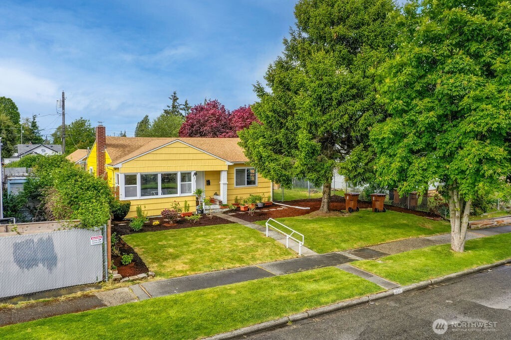 811 E 60th Street Property Photo