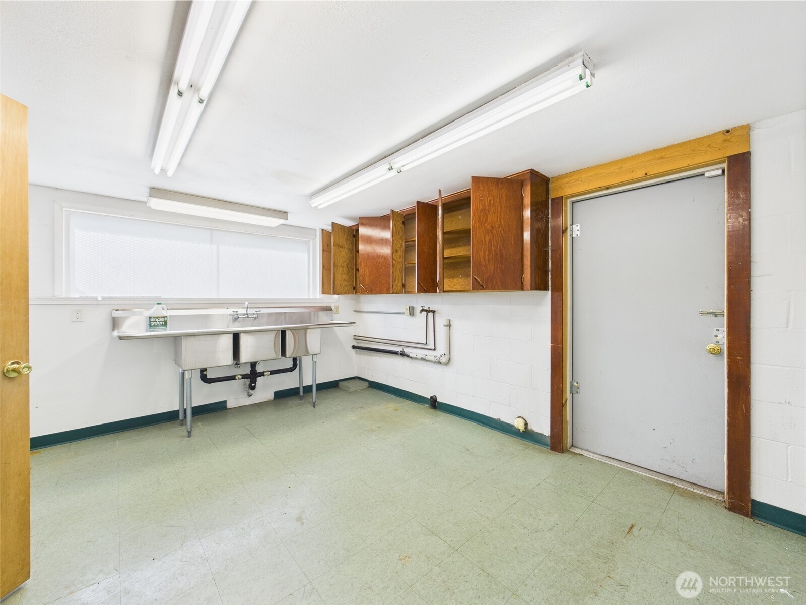 20411 Old Highway 99 Property Photo 4
