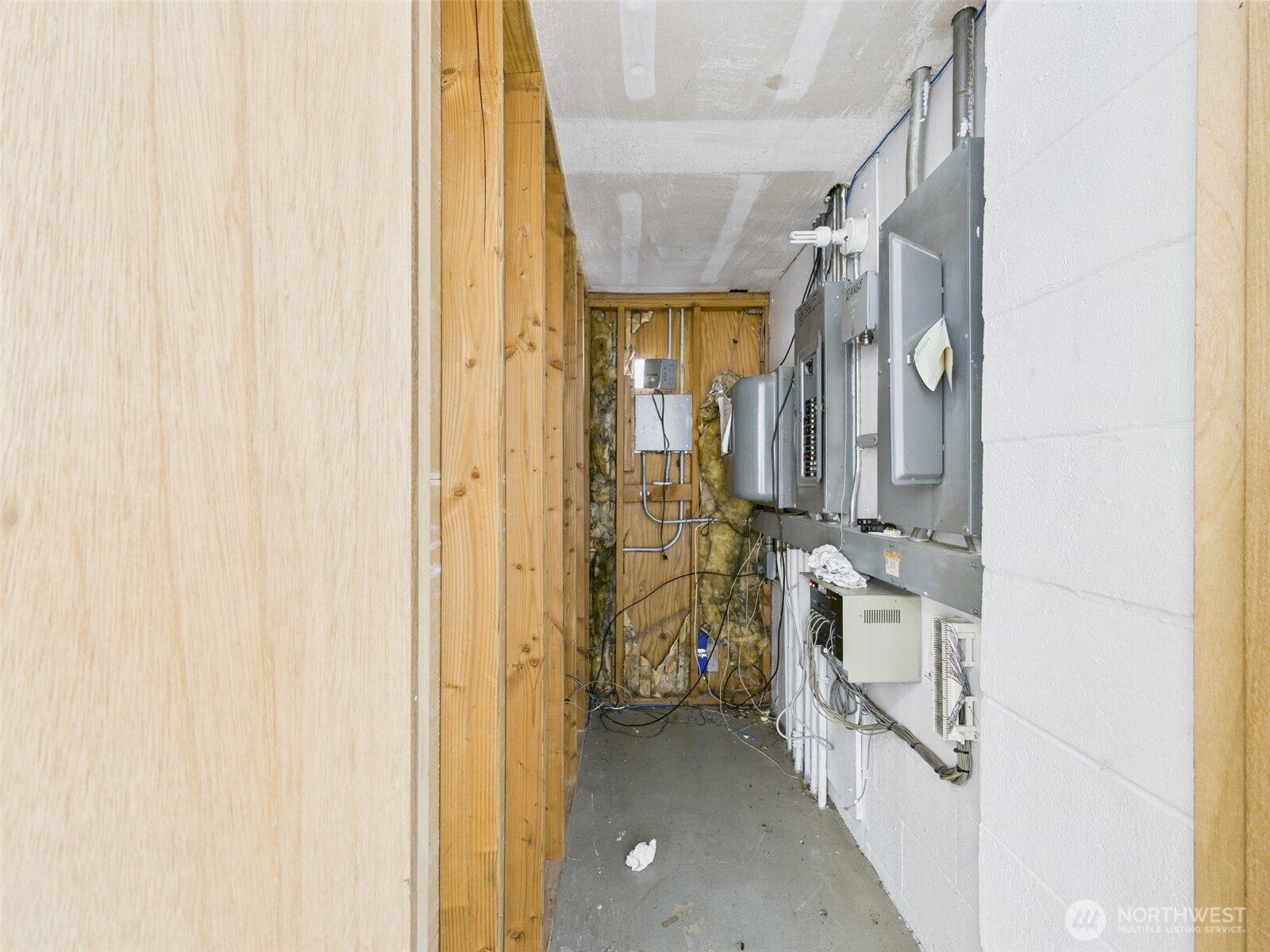 20411 Old Highway 99 Property Photo 6
